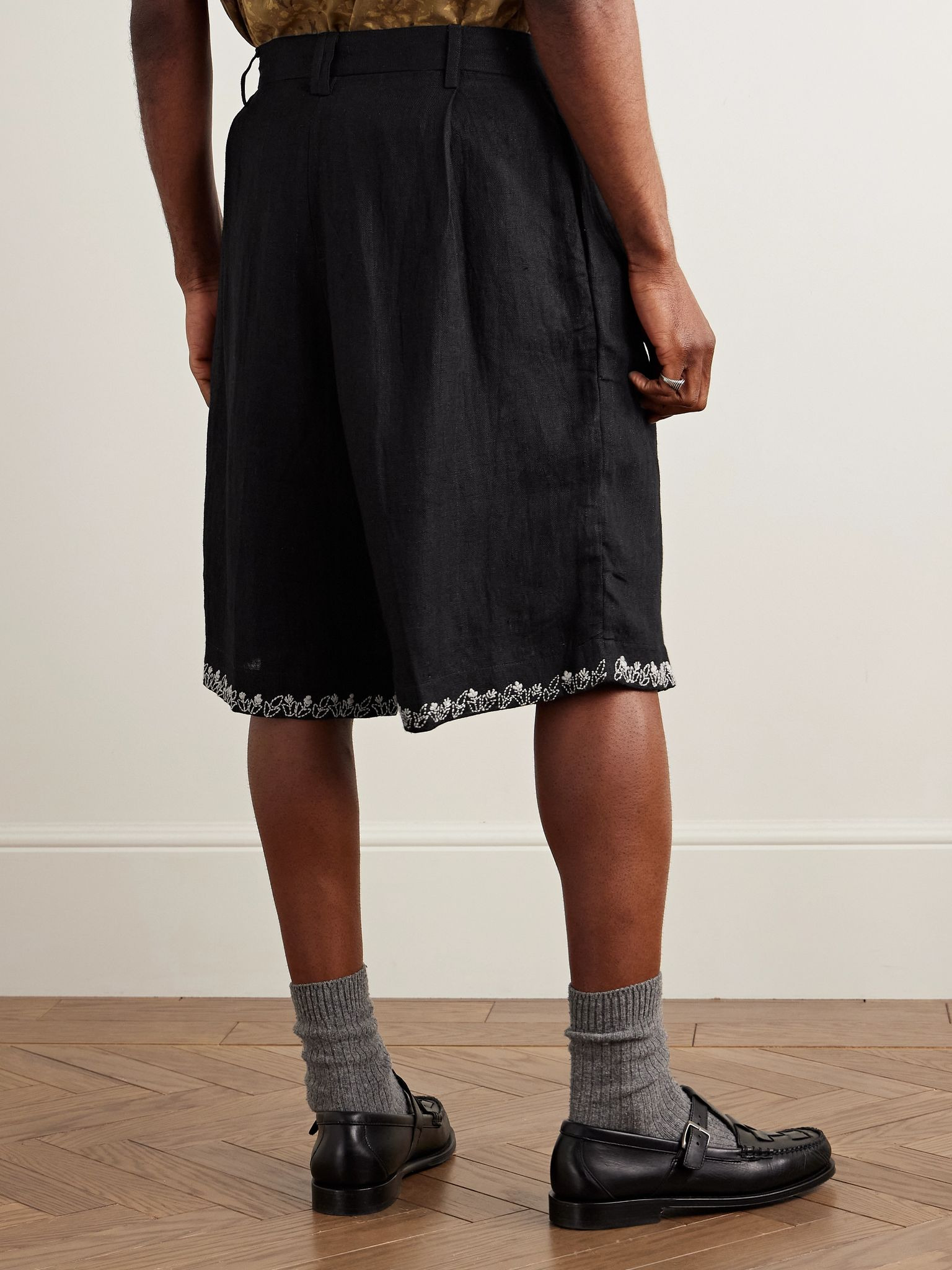 Straight-Leg Pleated Embroidered Linen Shorts Black - 4