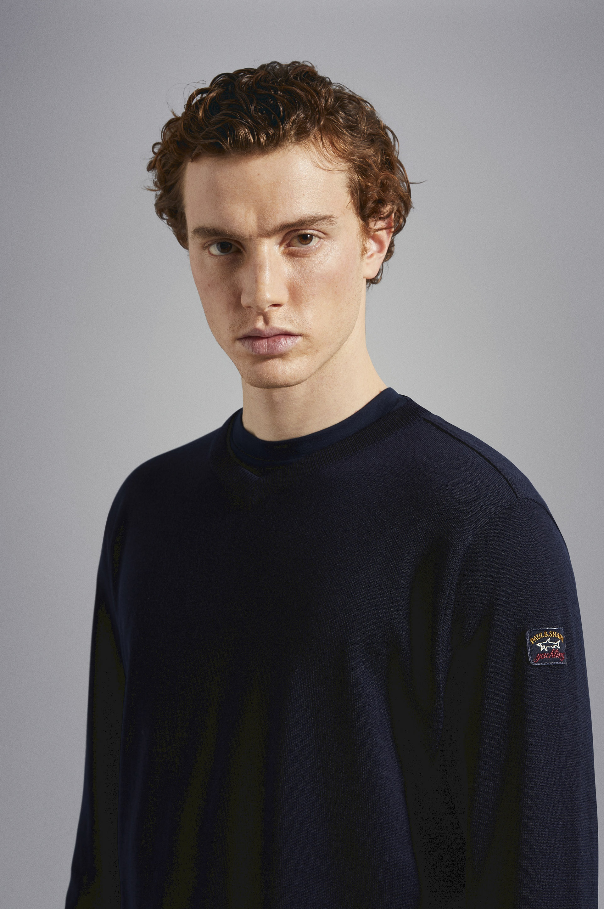 MERINO WOOL V-NECK WITH ICONIC BADGE - 4