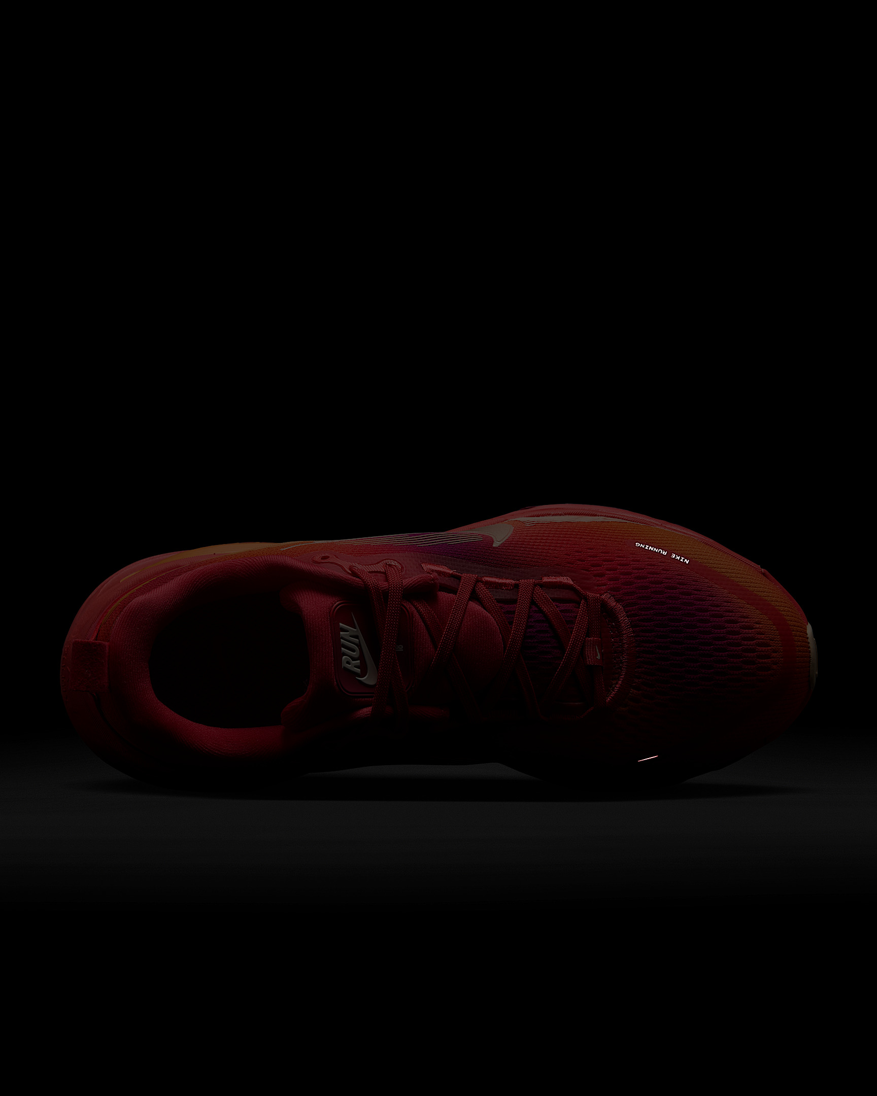 Nike Vomero 18 SE Women's Road Running Shoes - 9