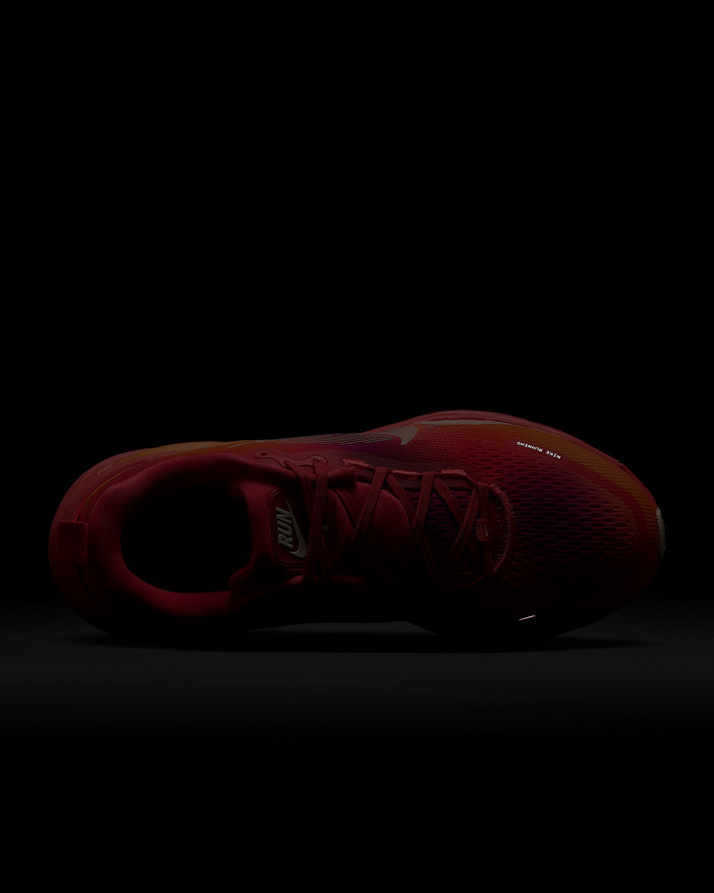Nike Vomero 18 SE Women's Road Running Shoes 9