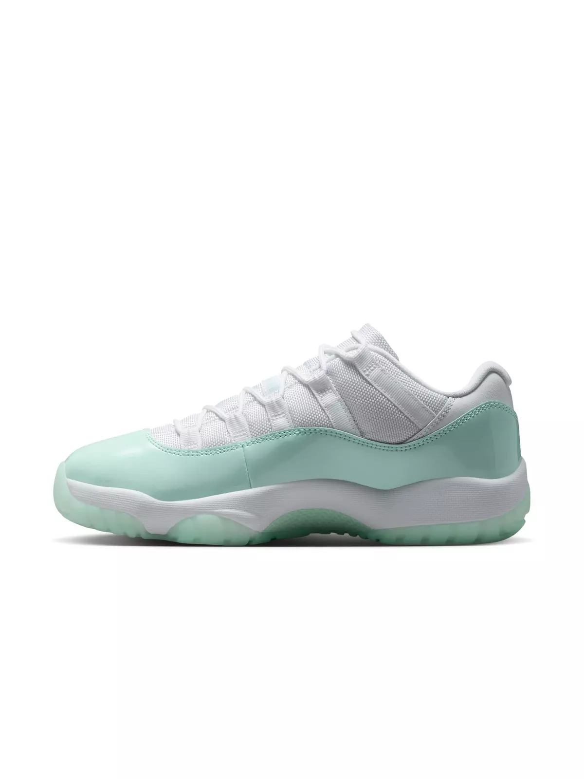 11 Retro Low âIglooâ Women's Shoe - 7