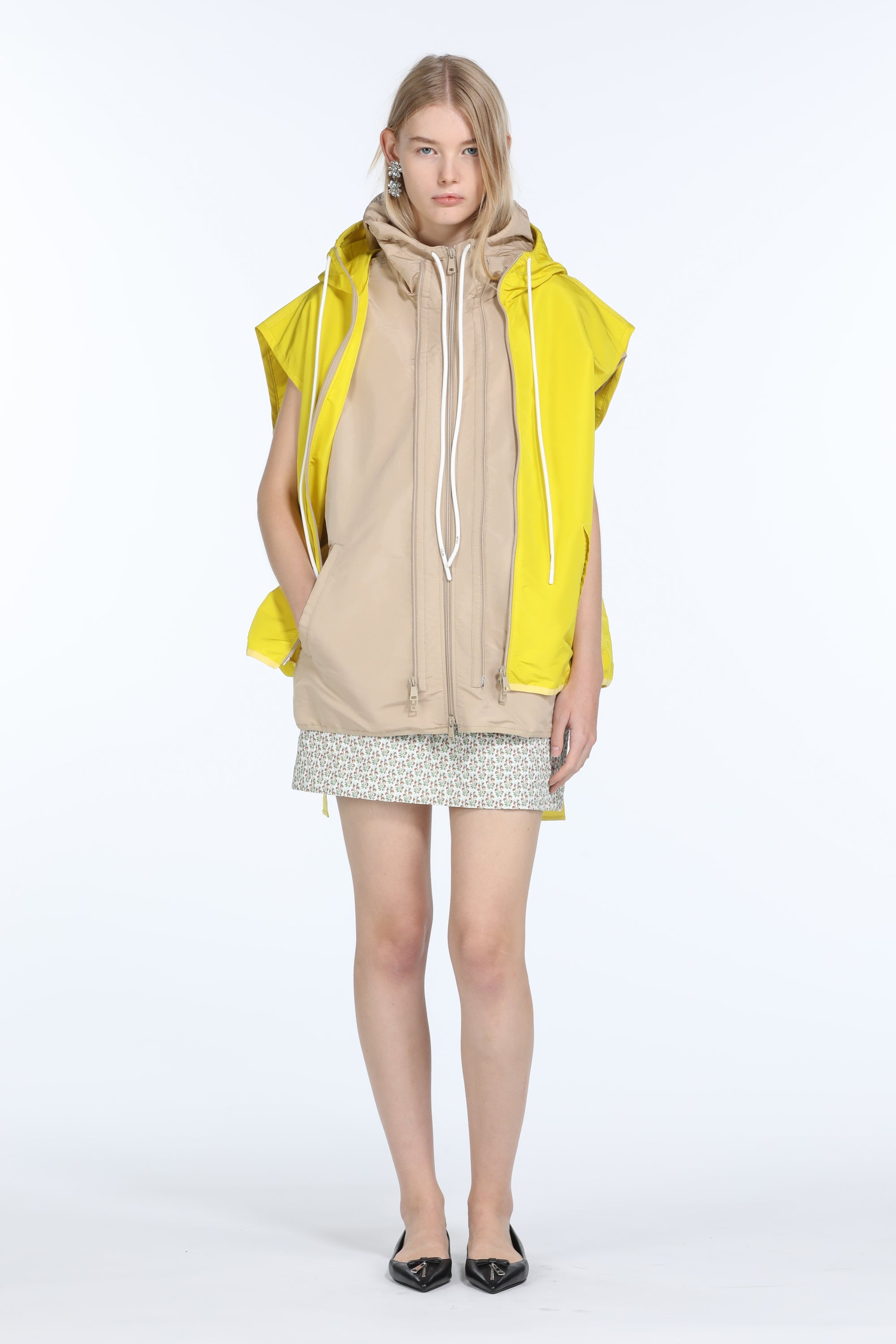 TWO-TONE ZIPPED HOODED VEST - 4
