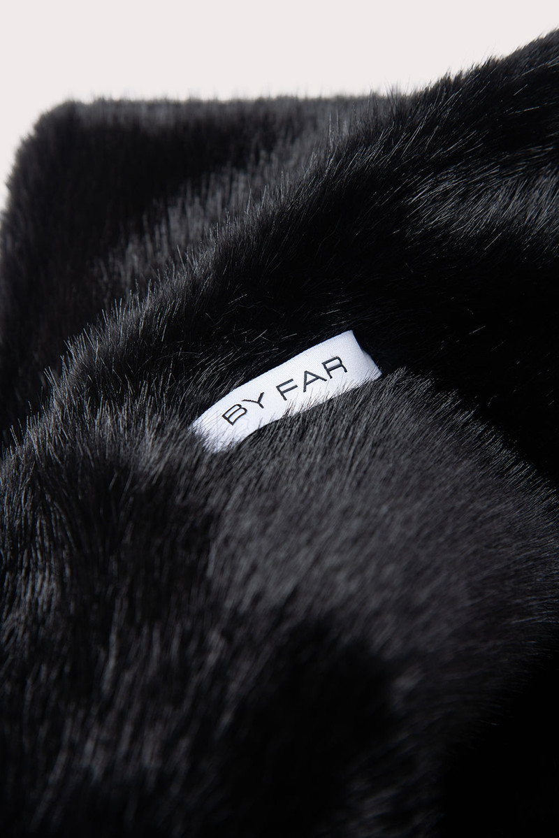 FLETCHER SCARF BLACK FAUX FUR 3