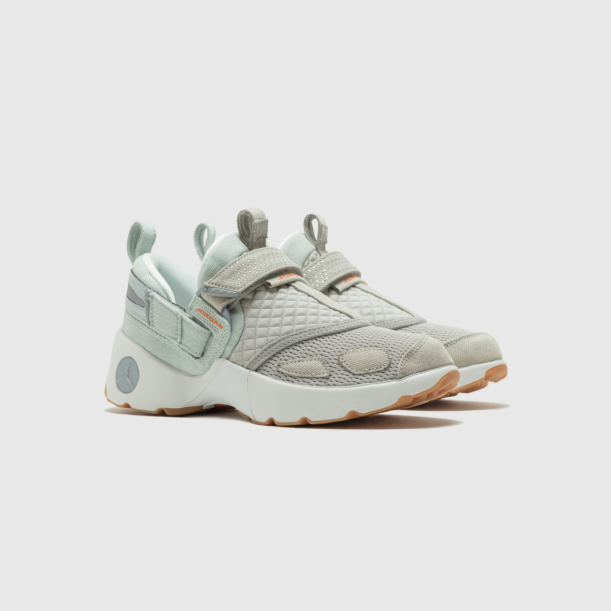 WMNS JORDAN TRUNNER LX "CORDUROY" - 2
