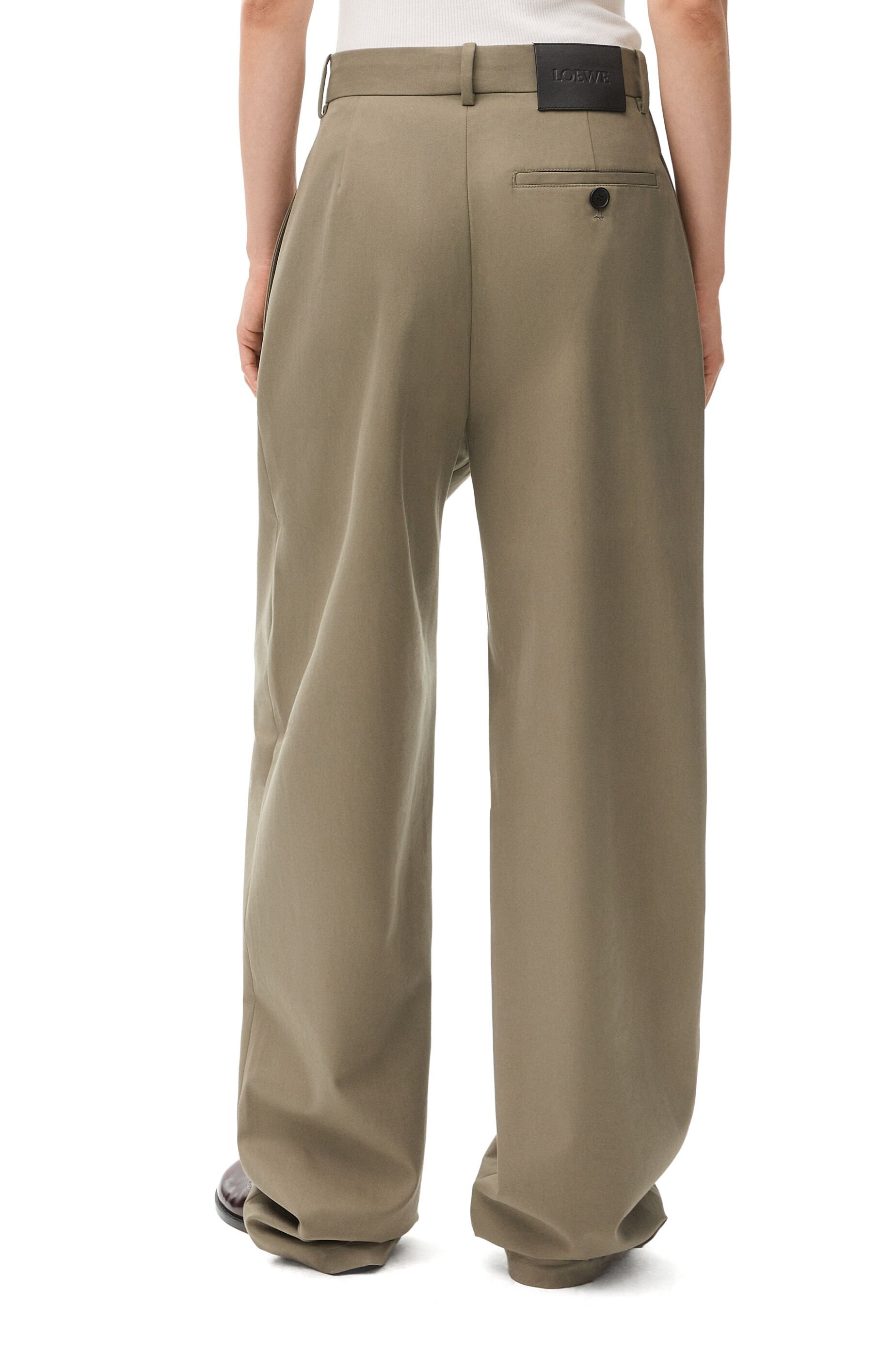 パンツ LOEWE BROWN KHAKI SILK AND COTTON TROUSERS Loewe Brown khaki silk and cotton trousers | thedoublef
