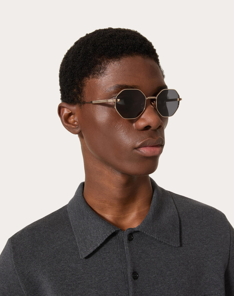 EXHAGONAL TITANIUM FRAME V-STUD 6