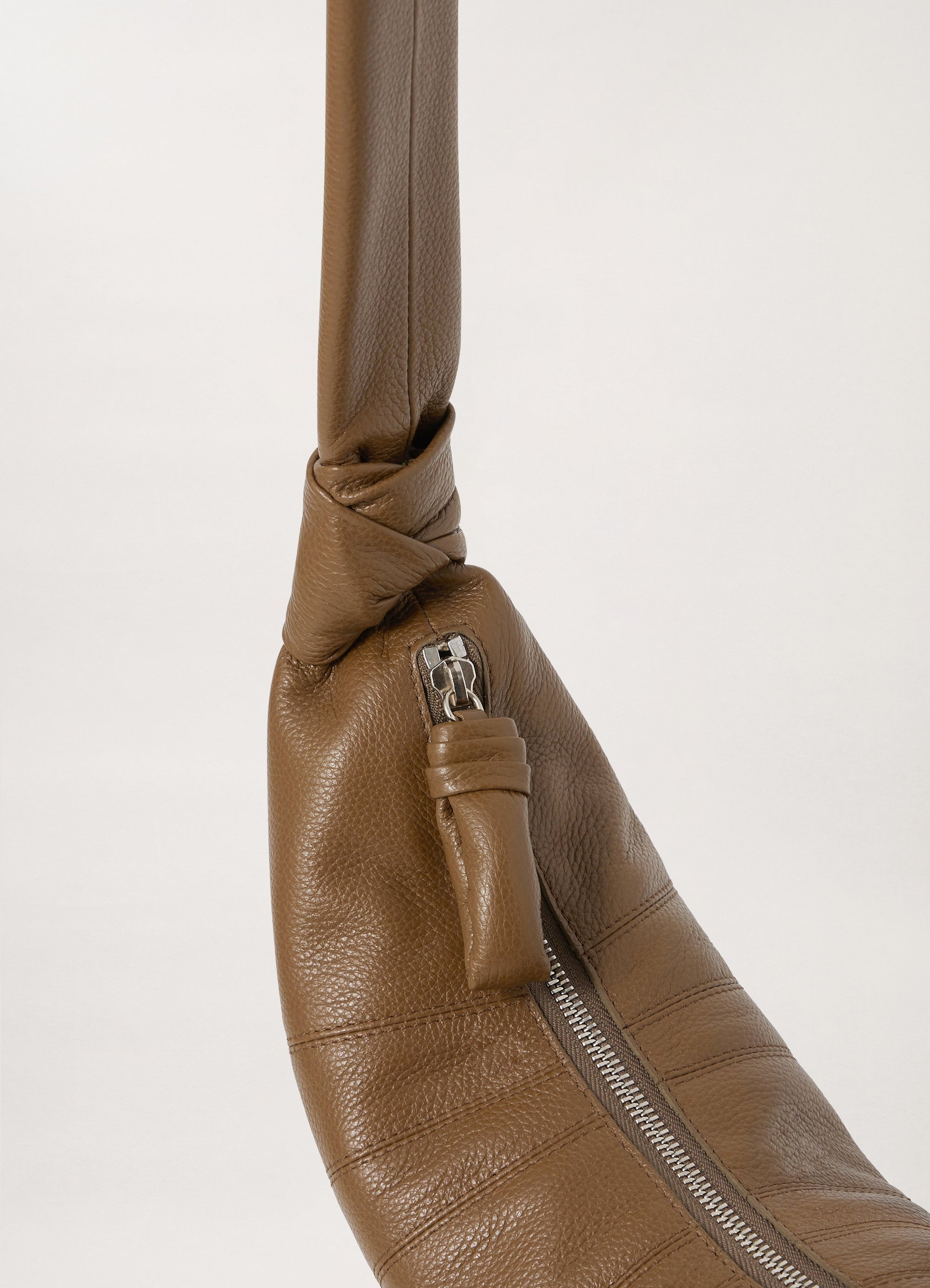 SMALL CROISSANT BAG
GRAINED LEATHER - 3