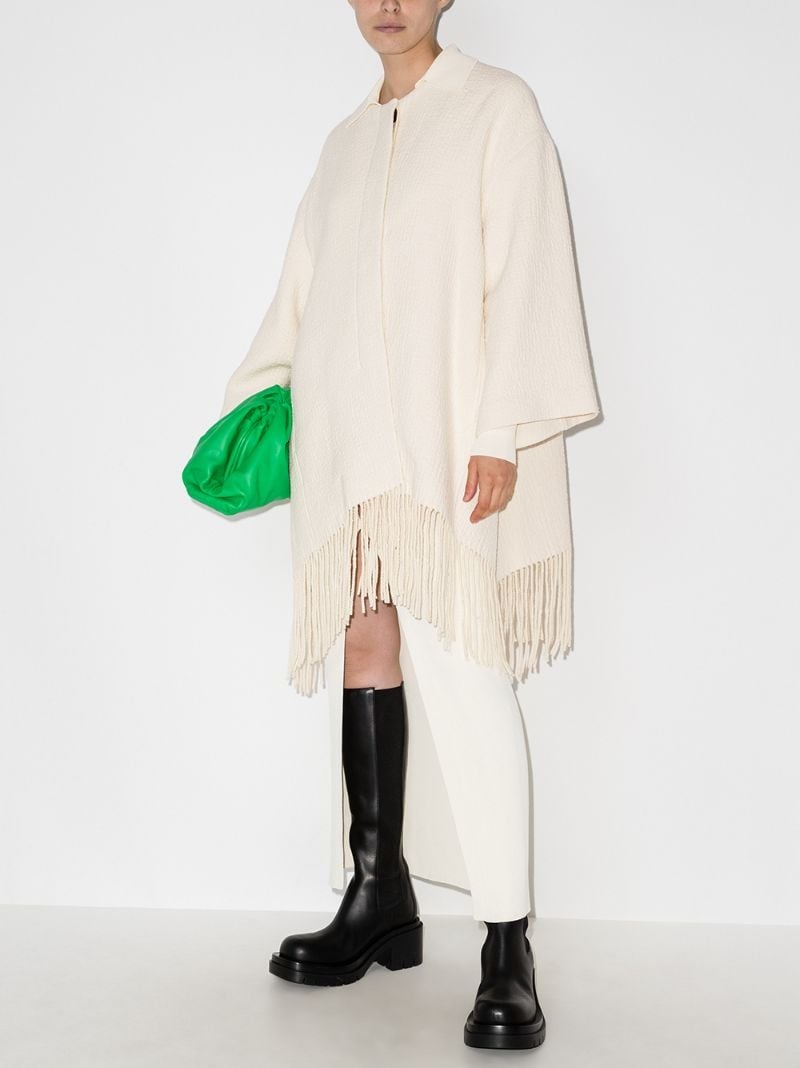 fringed-hem textured cape - 2