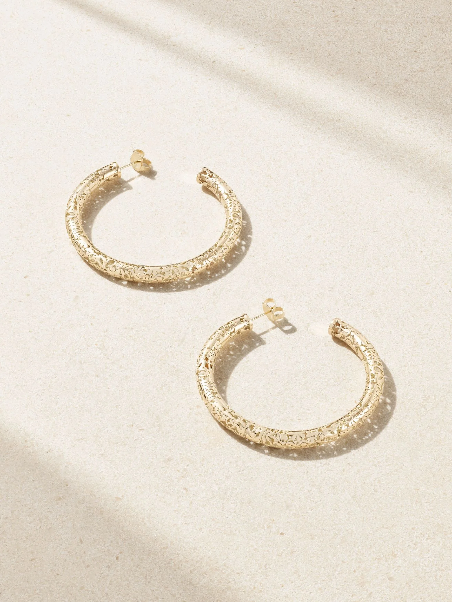 Large Icon Wallpaper 14-karat gold hoop earrings Gold - 1