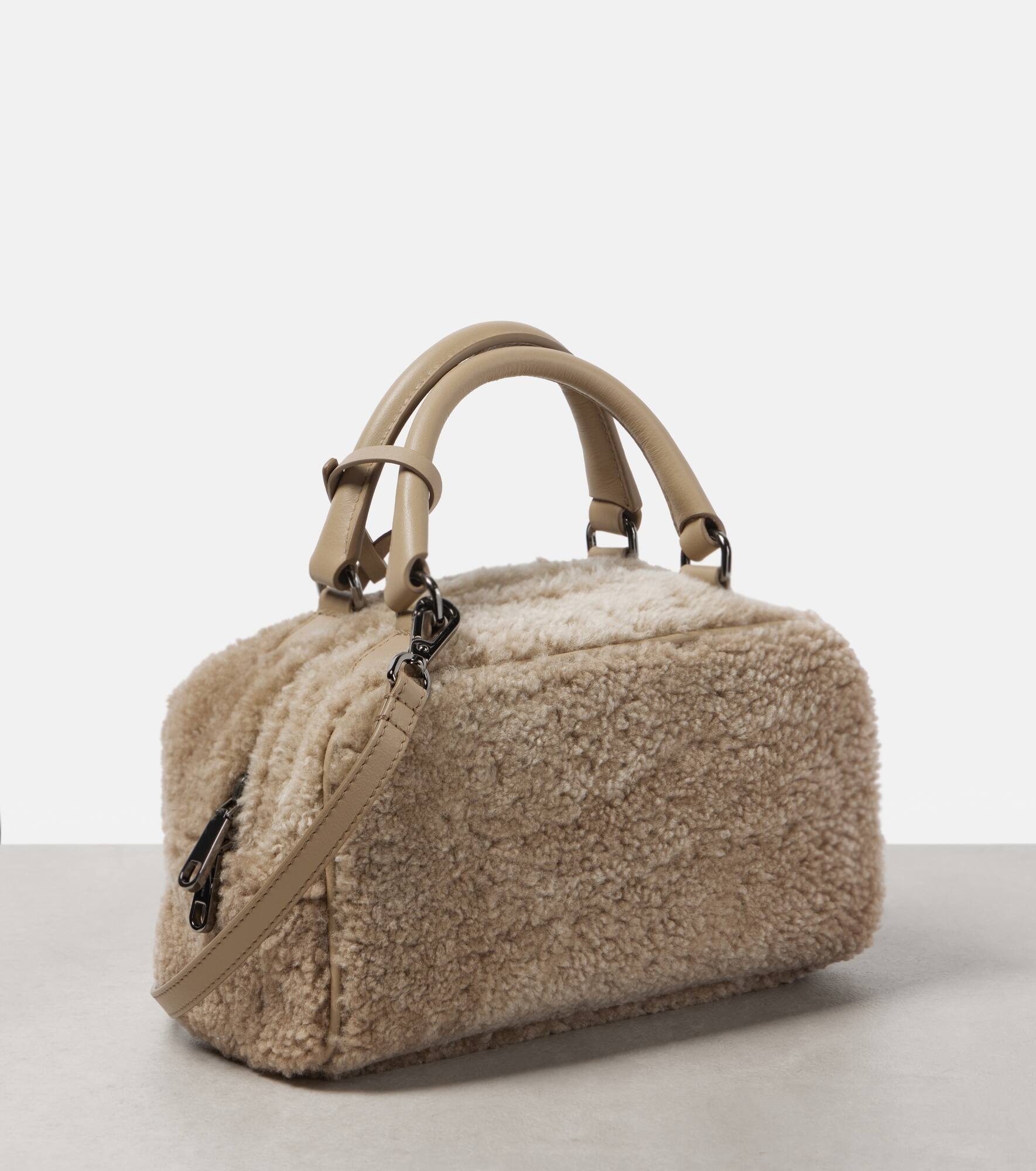 Leather-trimmed shearling tote bag - 4