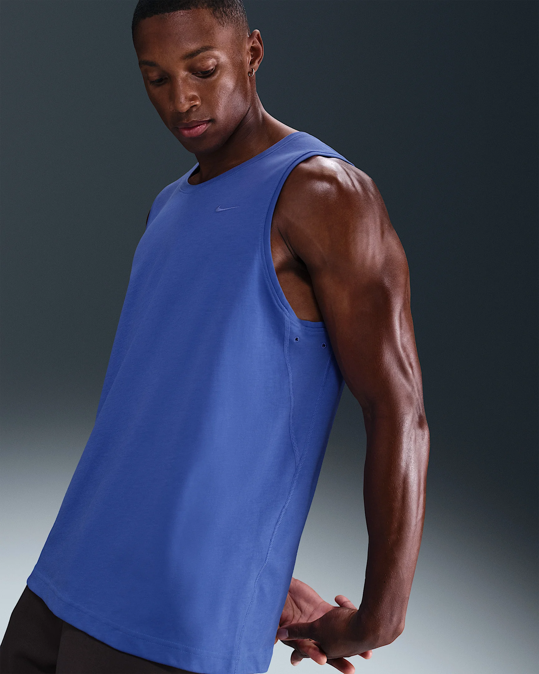Nike Primary Men's Dri-FIT Versatile Tank - 1