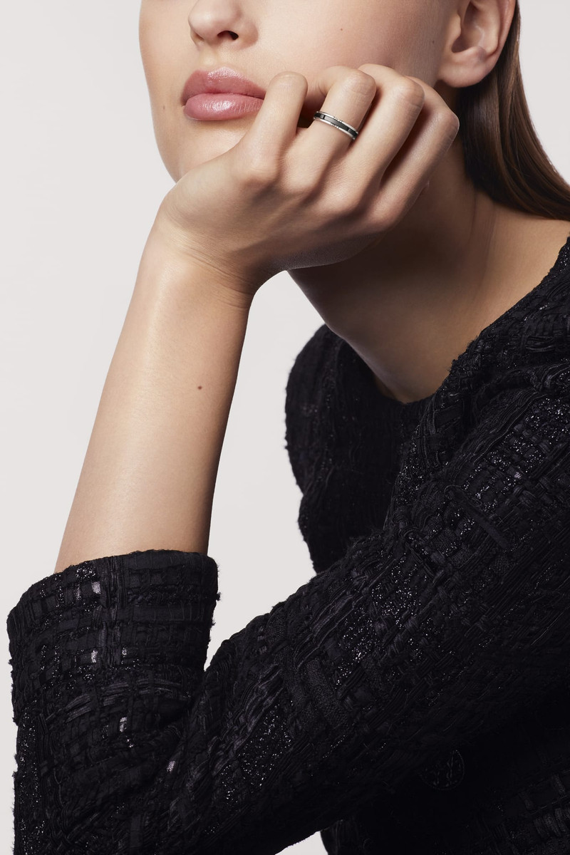 CHANEL Ultra ring outlook