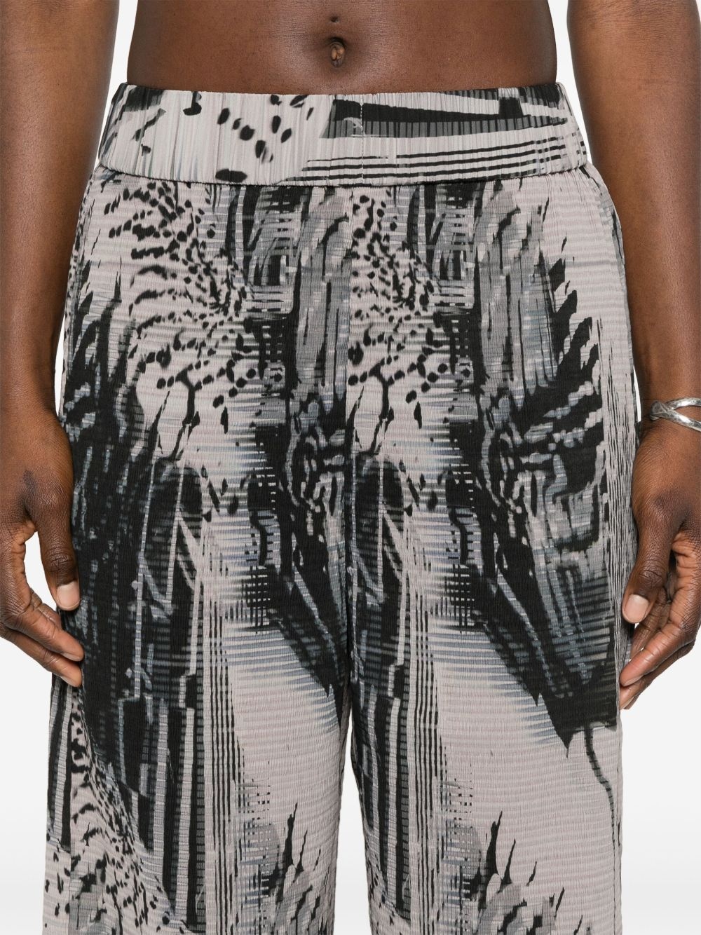 abstract-print plissé straight trousers - 5