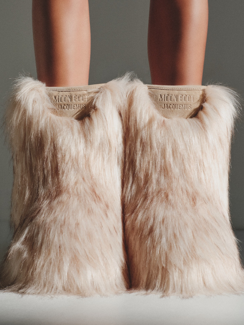 The Jacquemus Mid Yeti Moon Boot 3