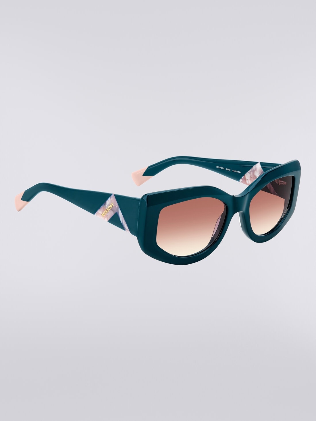 Slightly wrap-around shaped sunglasses in acetate - 3