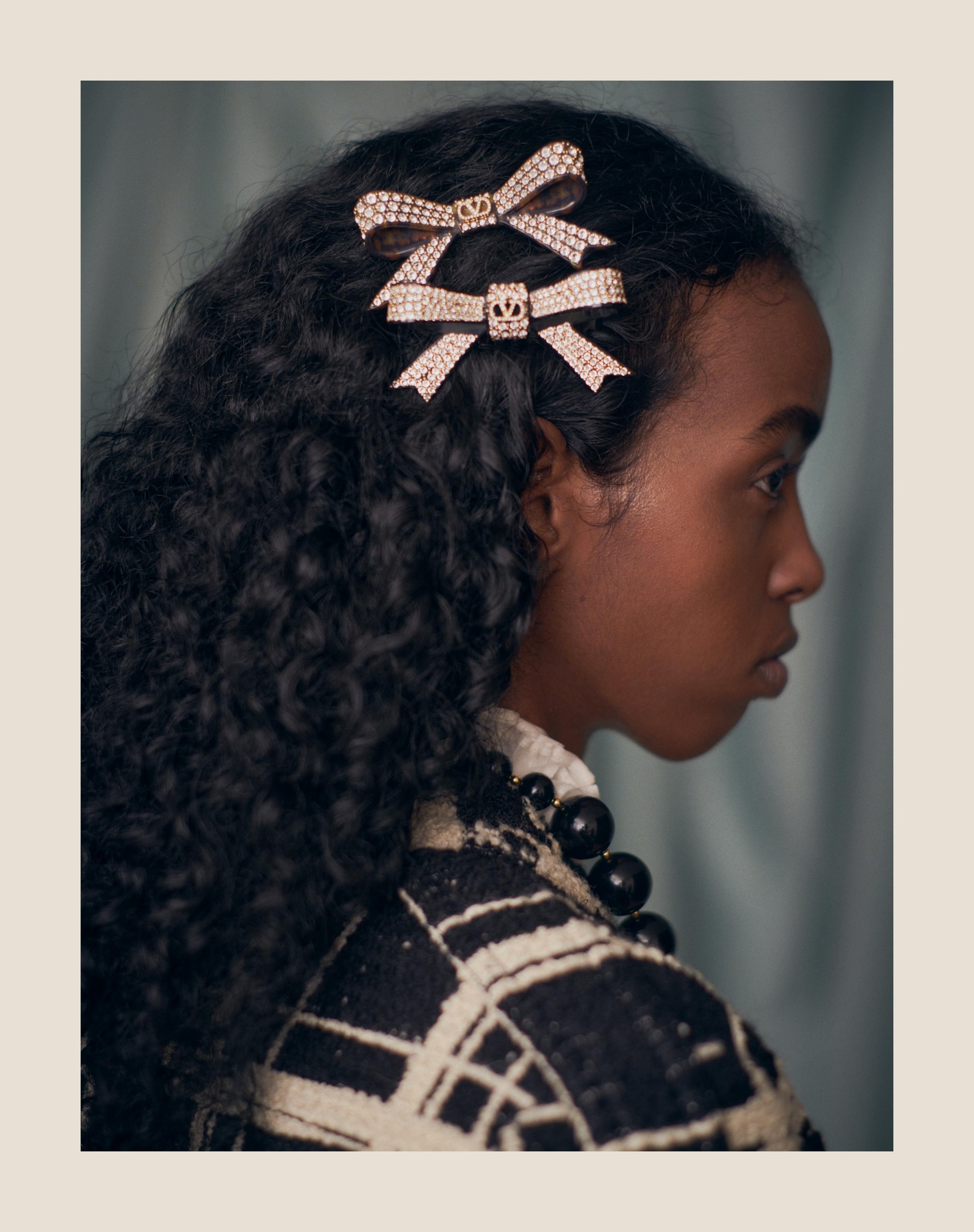 VALENTINO正規品/送料/関税込み V ロゴ Hair clip Valentino Garavani VLogo Signature Hair Clip | Gold | FARFETCH