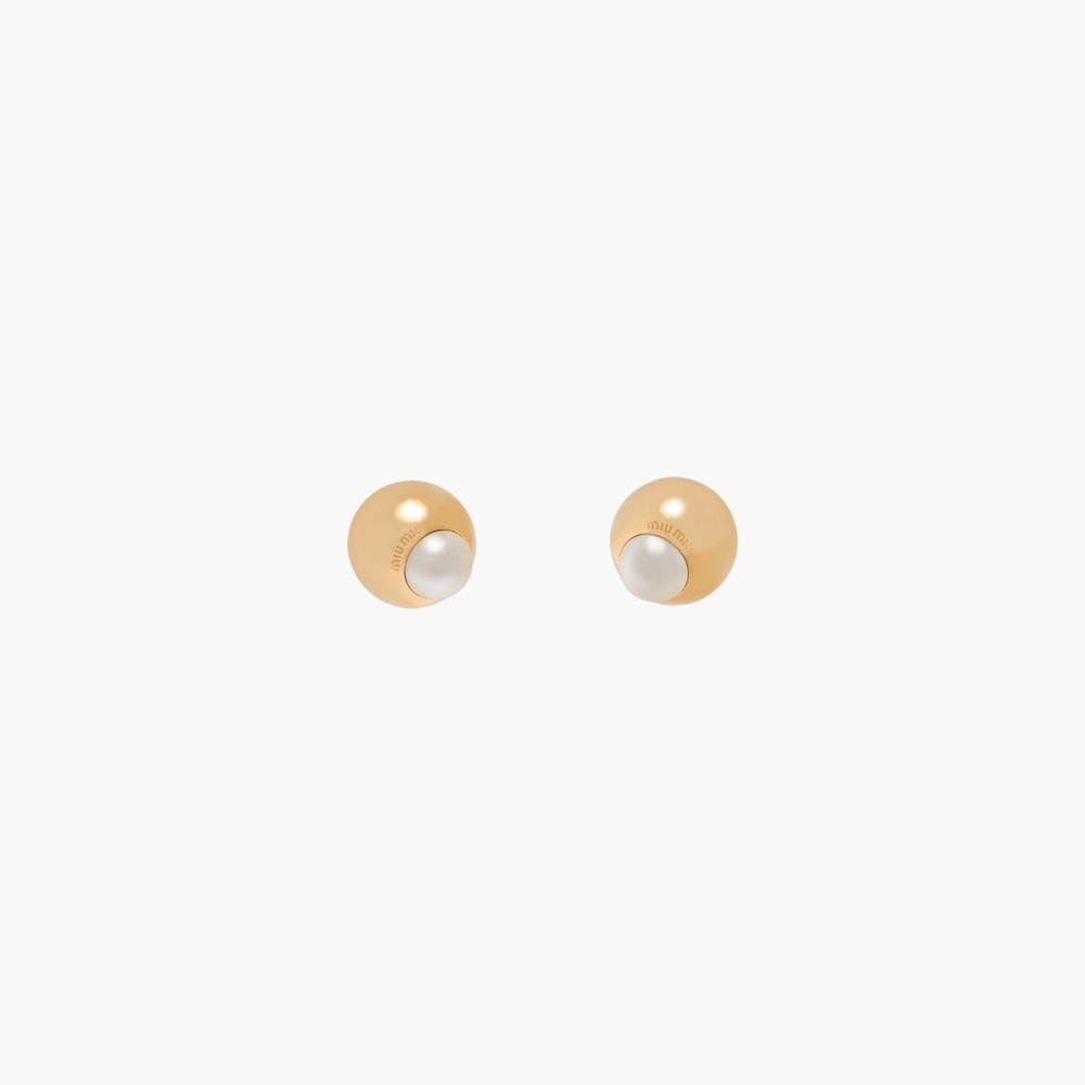 Pearl earrings 1