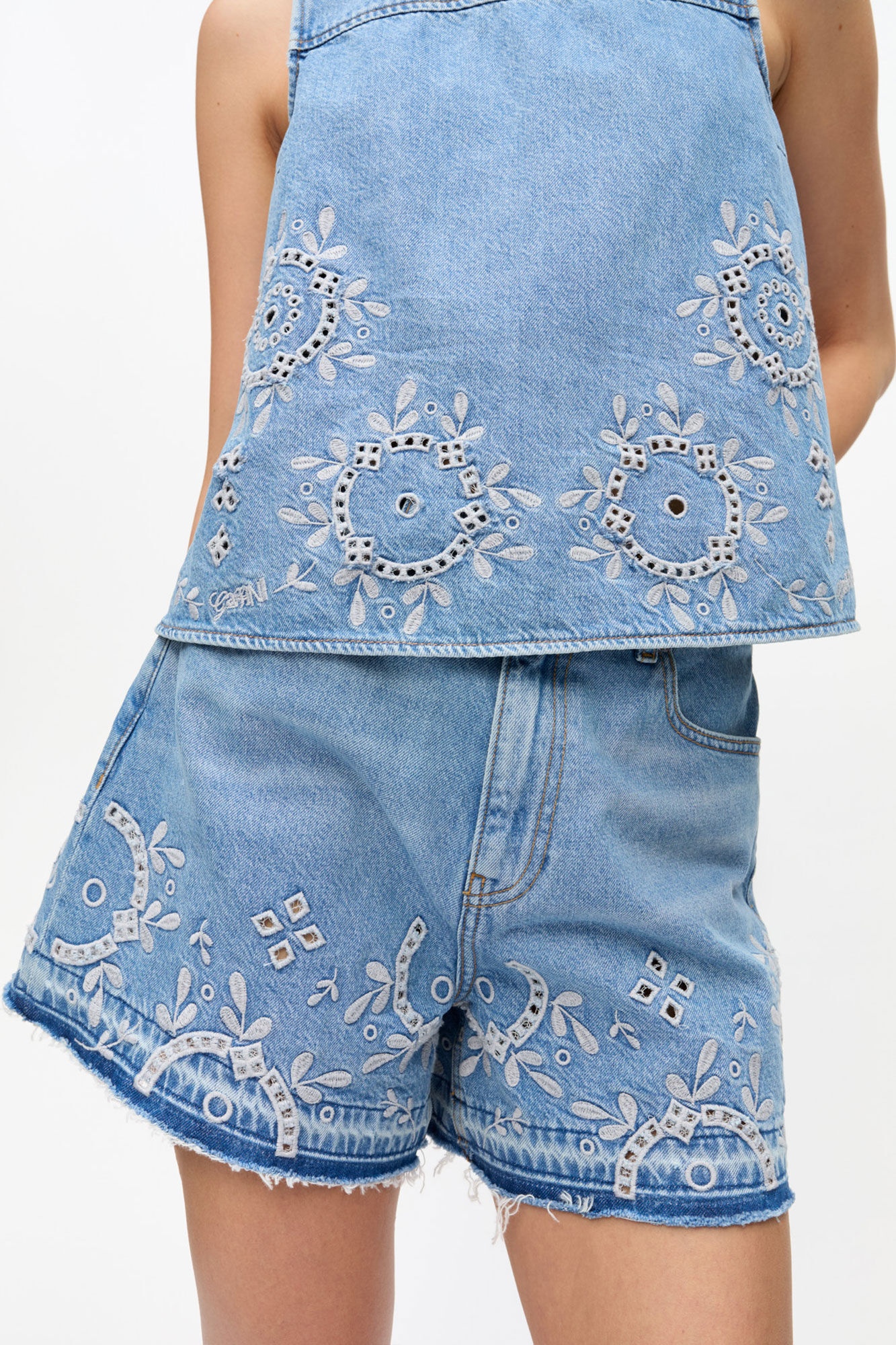 LIGHT BLUE BRODERIE ANGLAISE DENIM SHORTS - 3
