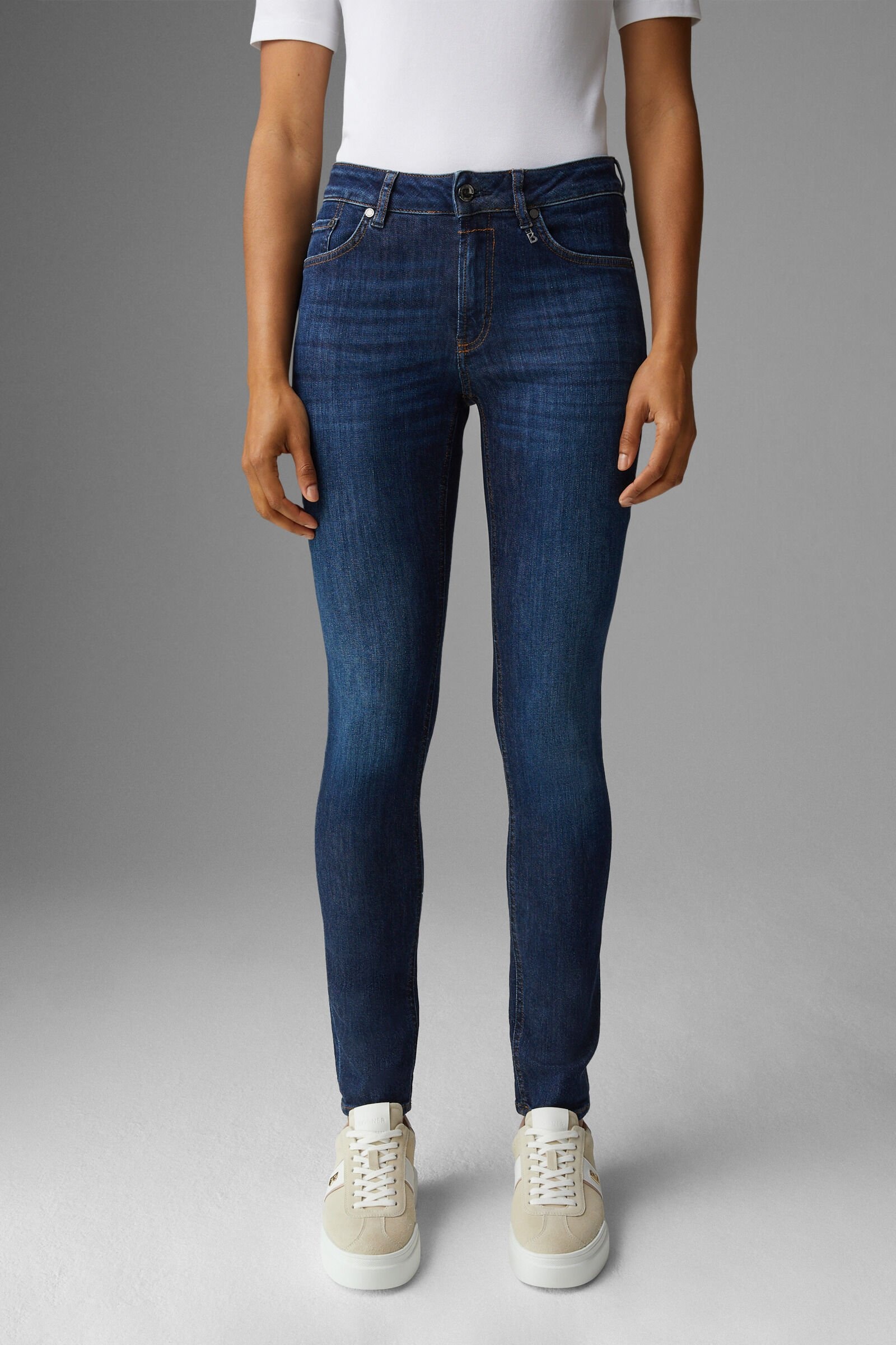 Bridget Girlfriend Fit Jeans in Dark denim blue - 2