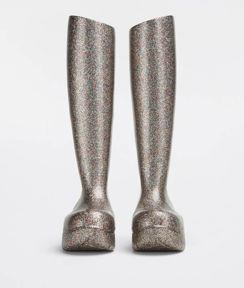 Bottega Veneta puddle outlook