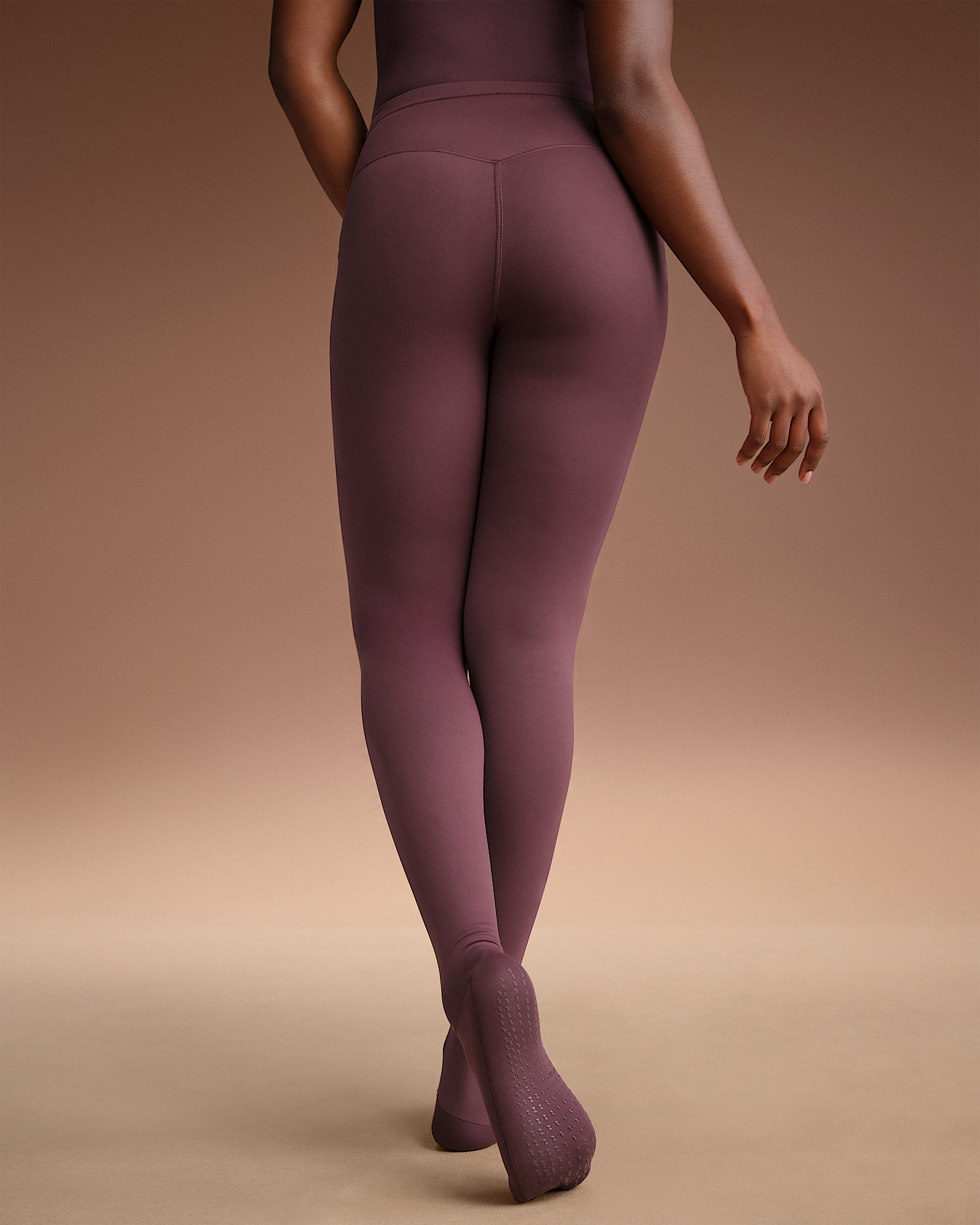 NikeSKIMS Matte Women's High-Waisted Footsie Grip Leggings - 3
