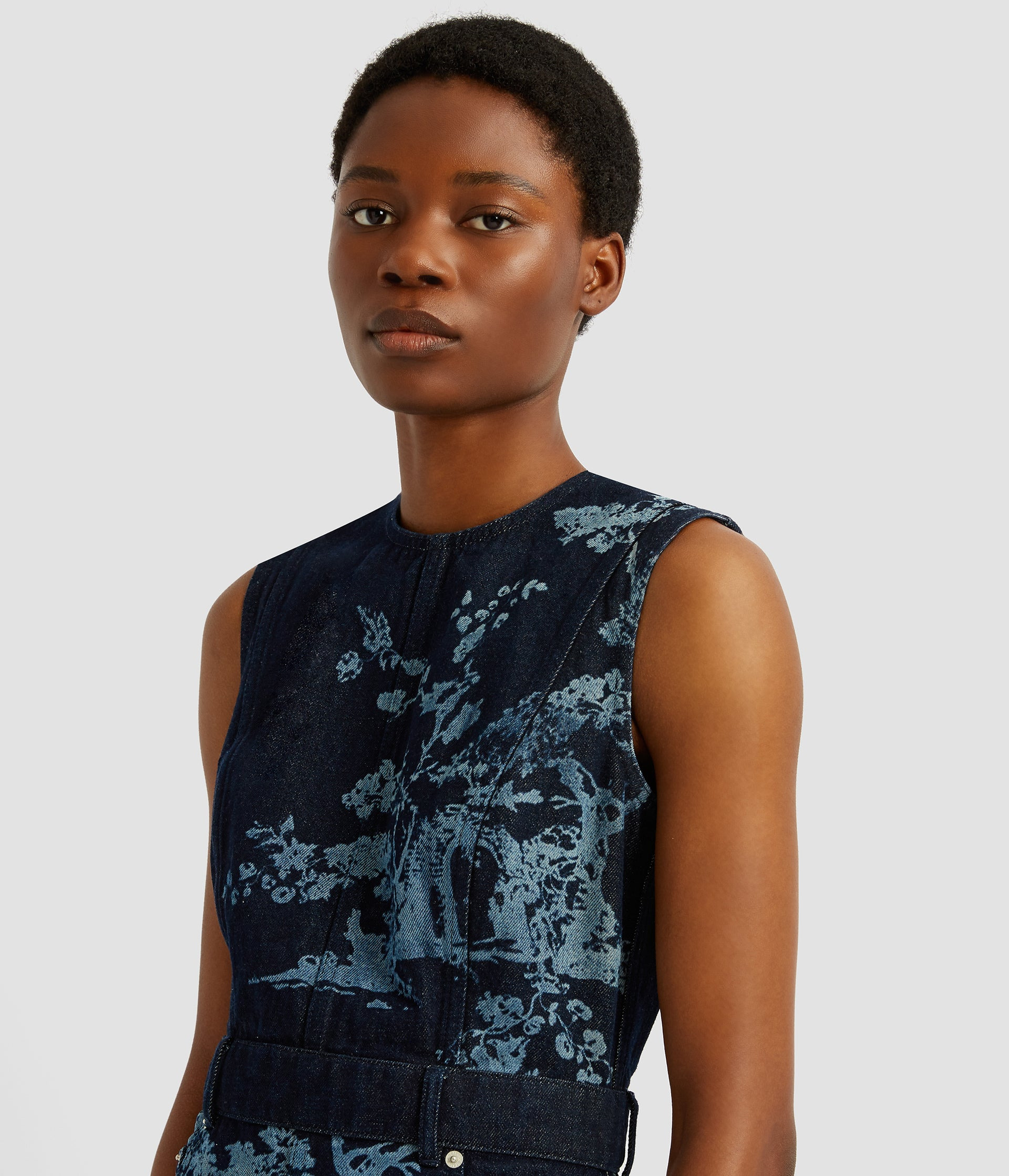 SLEEVELESS FLARED MIDI DRESS - 4