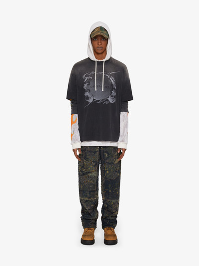 Givenchy CASUAL FIT T-SHIRT IN COTTON WITH GIVENCHY RING PRINT outlook