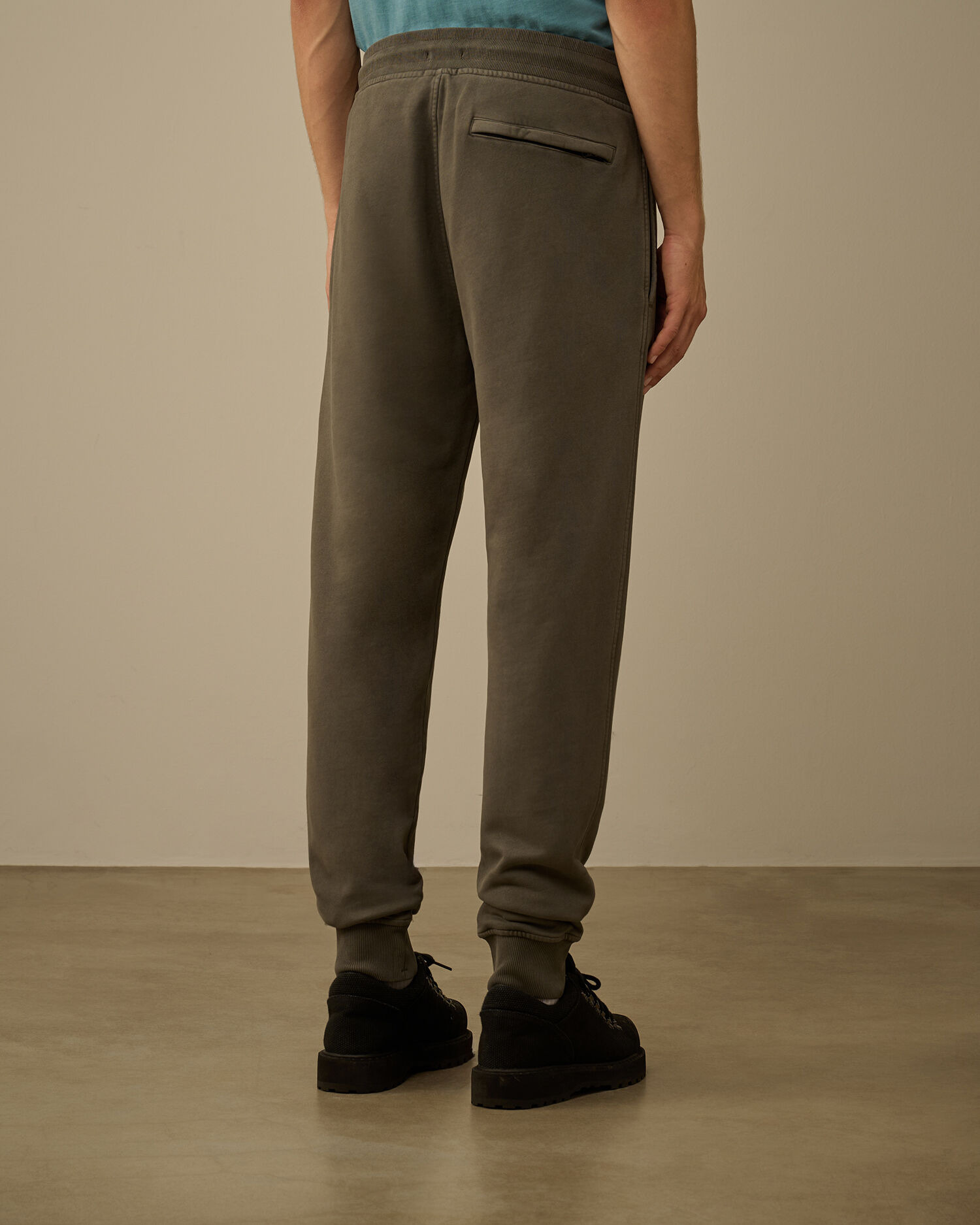 Brushed and Emerized Diagonal Fleece Logo Sweatpants - 4