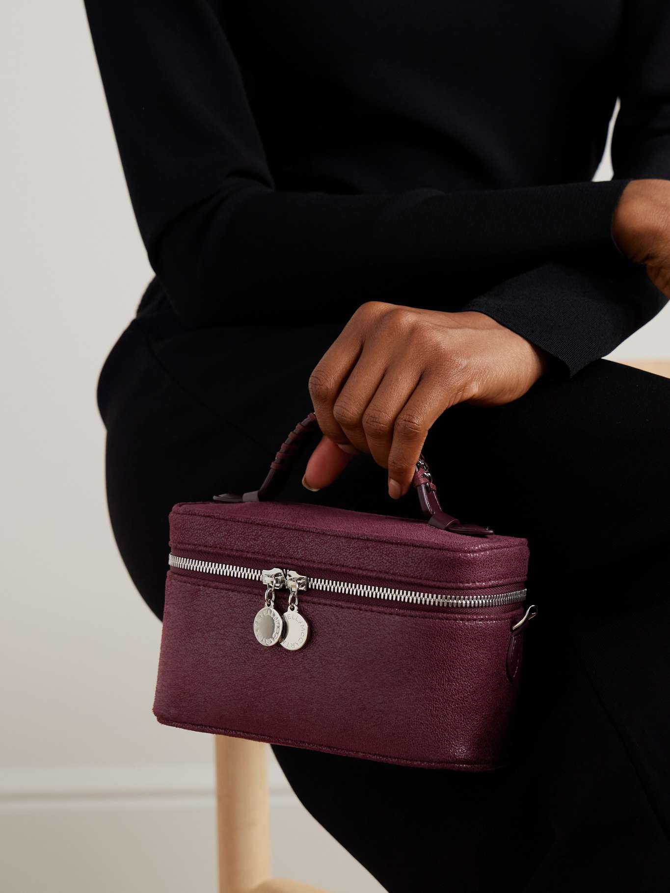 Falabella chain-embellished brushed shoulder bag Burgundy - 6