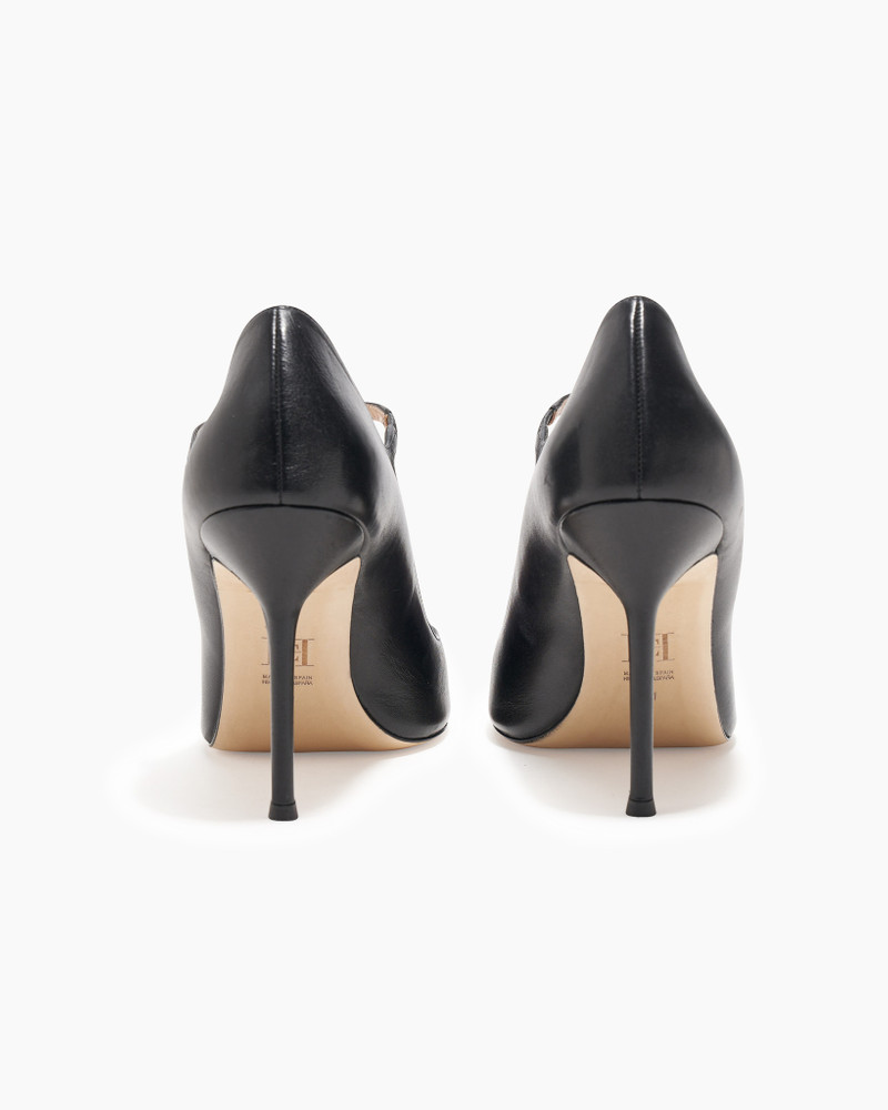 Bow-Embellished Pumps 5