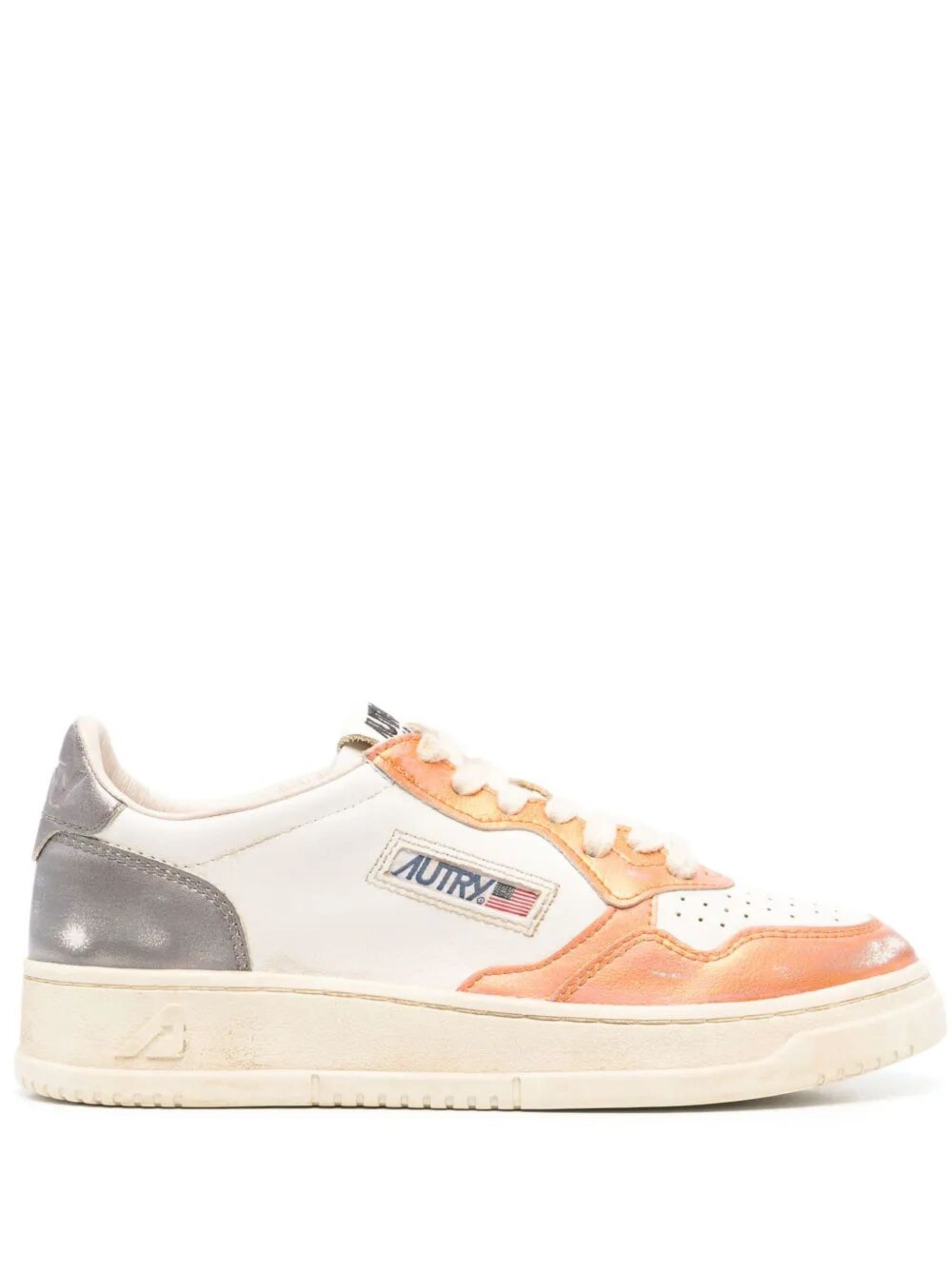 The SUPER VINTAGE LOW WOMAN SNEAKERS by AUTRY represent a perfect blend of style and comfort in the  - 1