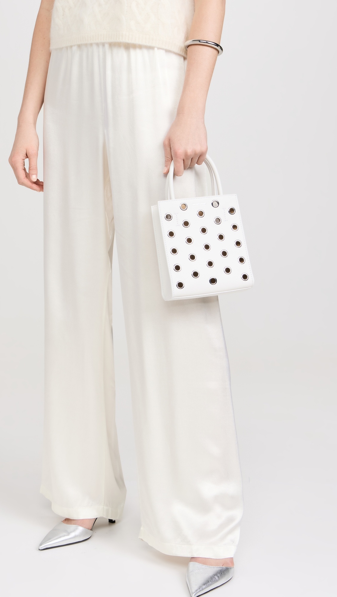 【VERONICA BEARD】国内発送★Small Grommet Shopper Tote Shopper Bag with Grommet Detailing in Off-White | Veronica Beard