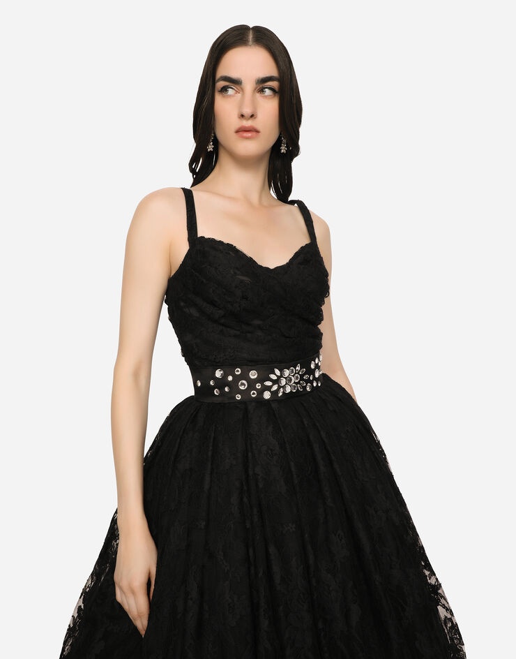 Short Chantilly lace dress - 4