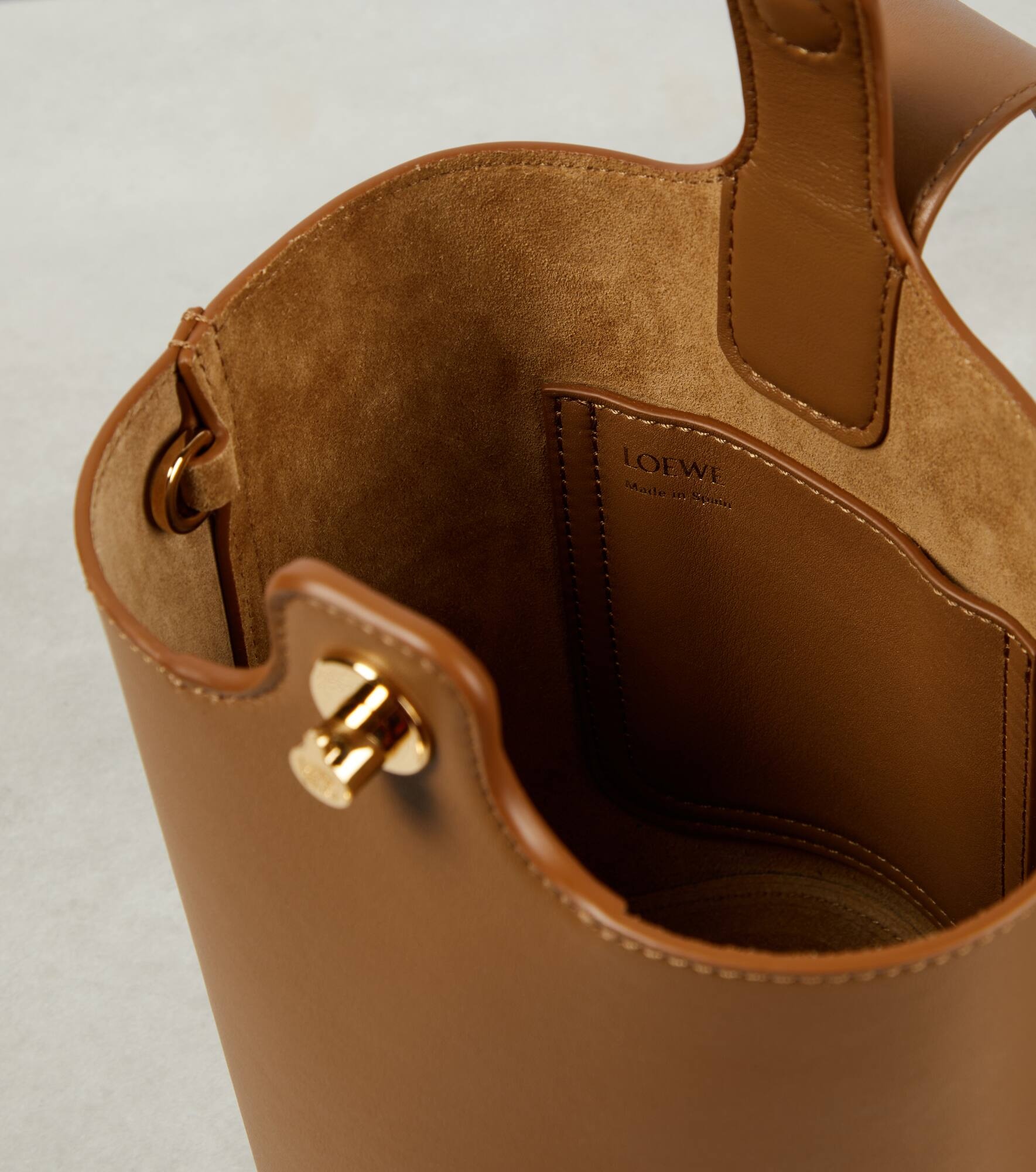 Pebble Mini leather bucket bag - 3