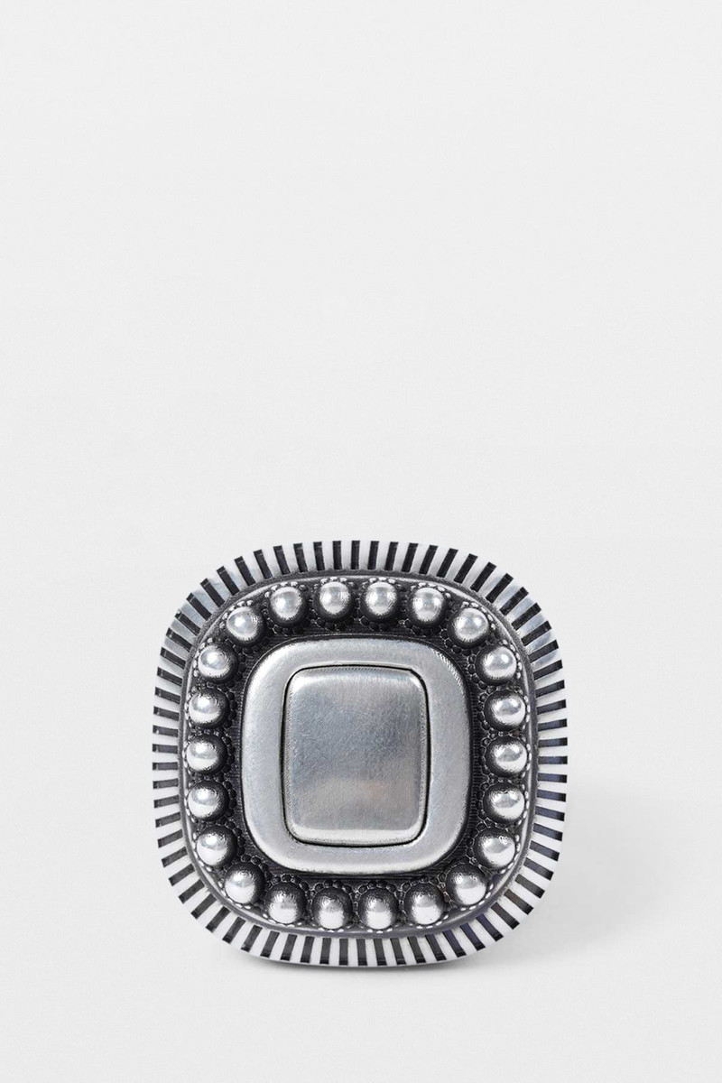 Char Wide Ring with Spheres 1