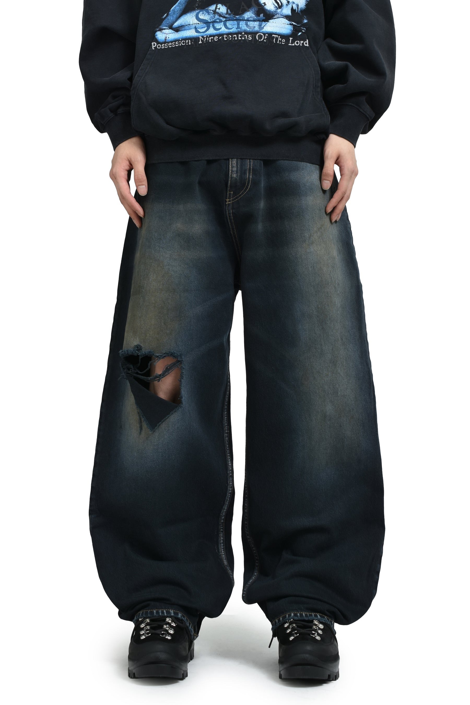 DISTRESSED BAGGY JEANS / BLKOUT - 1