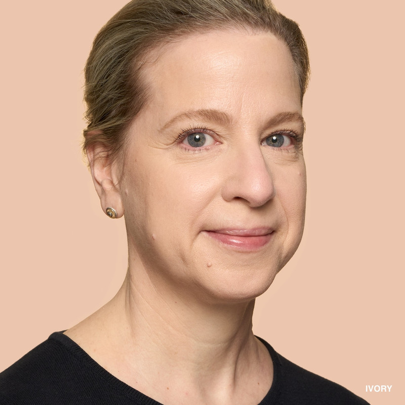 Mini Weightless Skin Foundation SPF 15 3