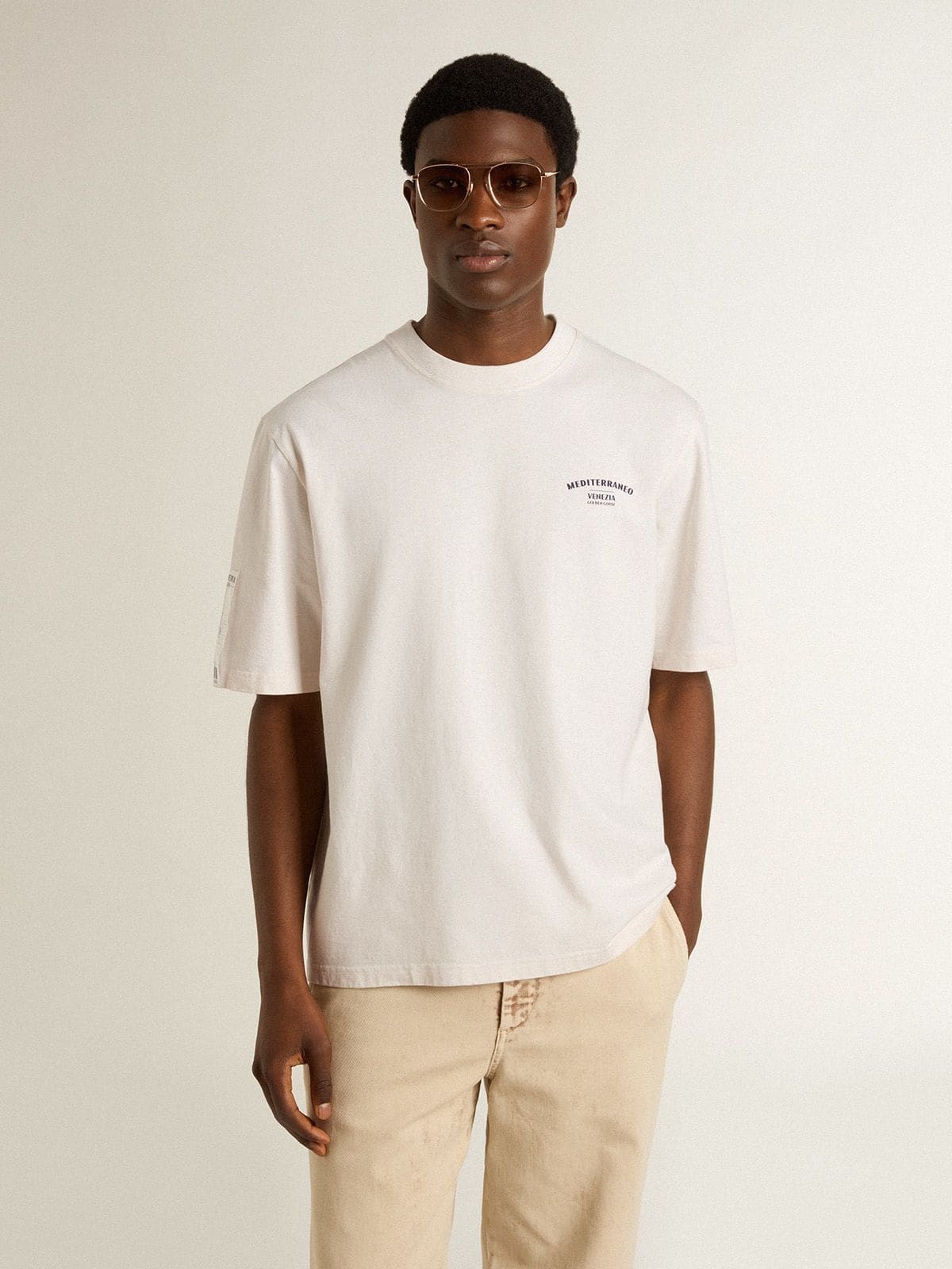 White unisex T-shirt with Mediterranean print and Pescheria Golden patch on the sleeve - 2