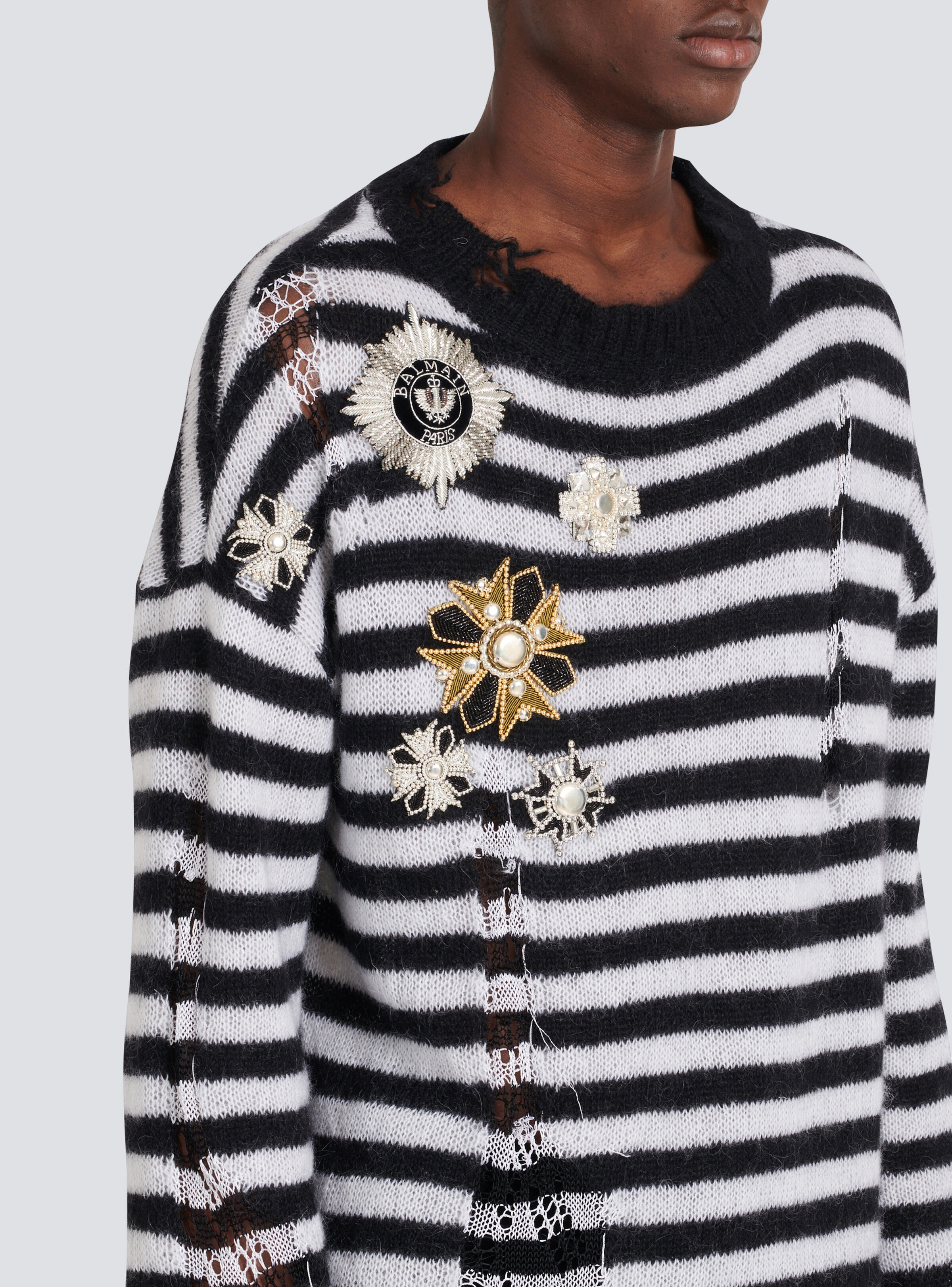 Ripped knit nautical sweater with brooches - 2