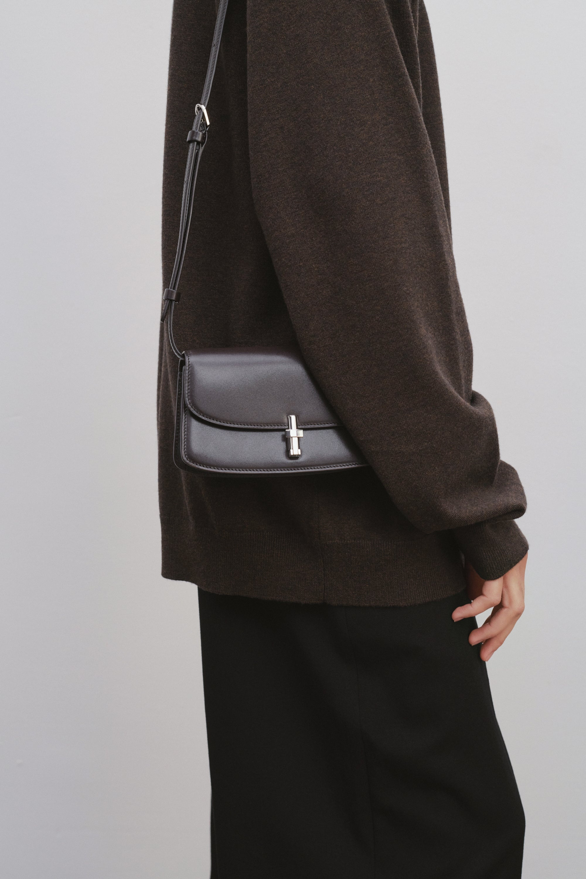 【THE ROW】E/W Sofia レザーバッグ Borsa☆芸能人愛用 EGX689_in_l.jpg