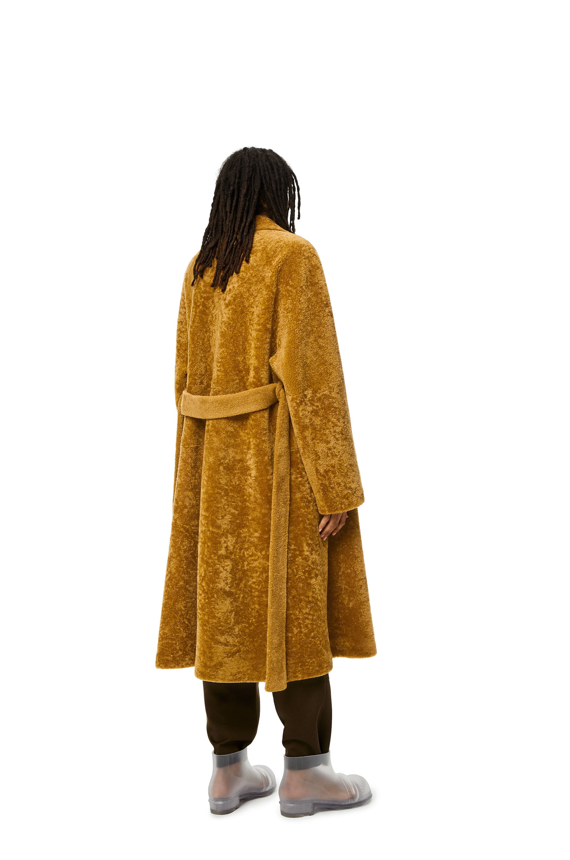Double breasted coat in shearling - 4