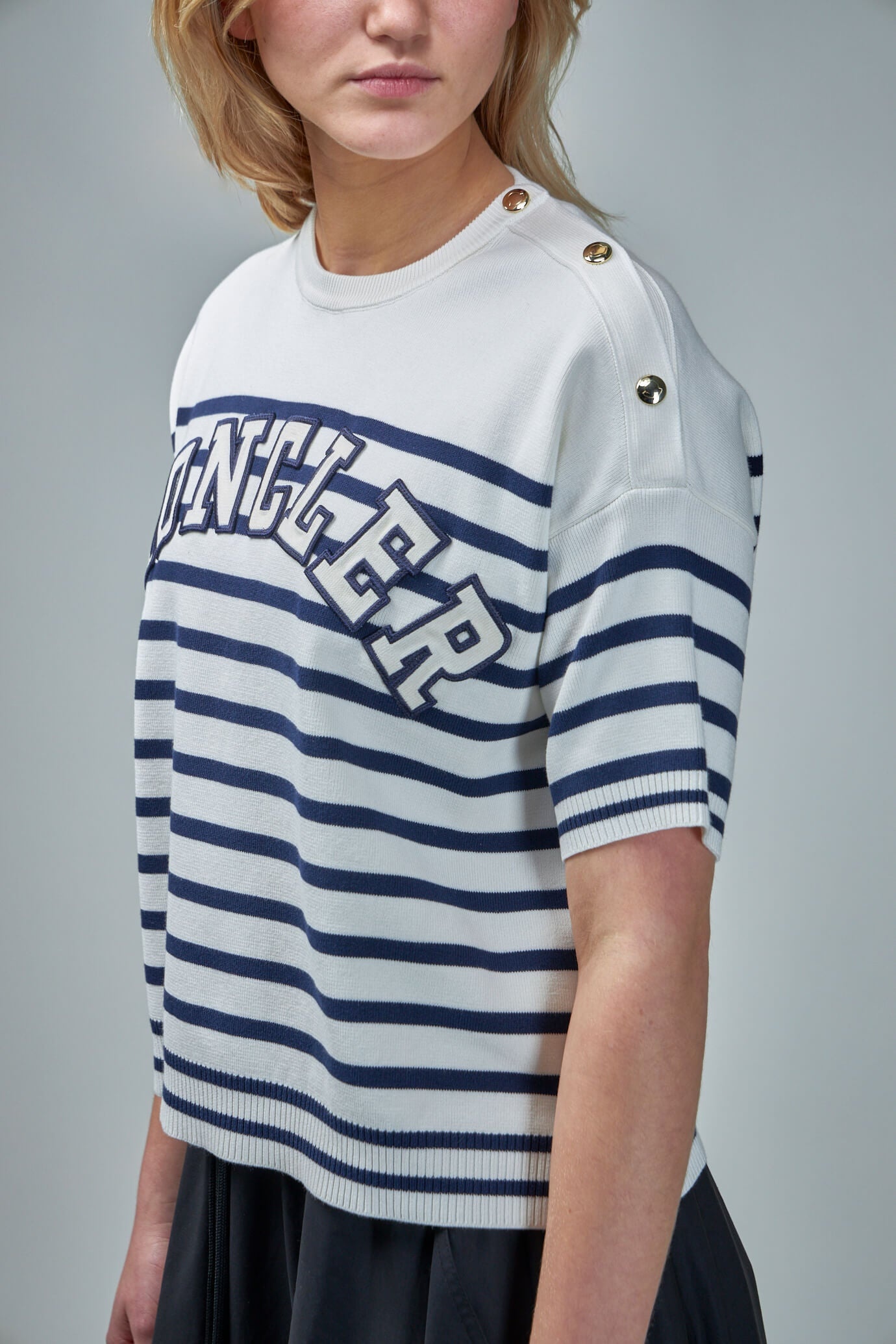 Tシャツ・カットソー MONCLER Top and culotte striped cotton blend set Bianco Moncler Striped Logo T-Shirt | REVERSIBLE