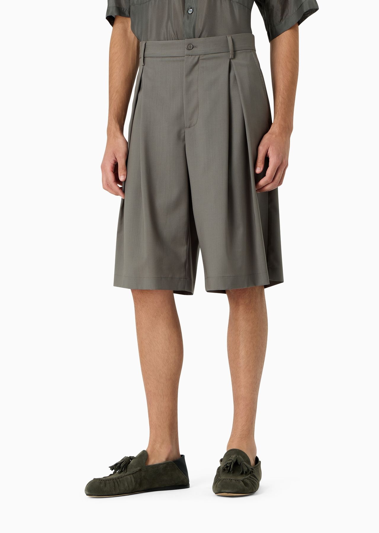 ASV super-light sustainable virgin-wool Bermuda shorts with godet pleats - 2