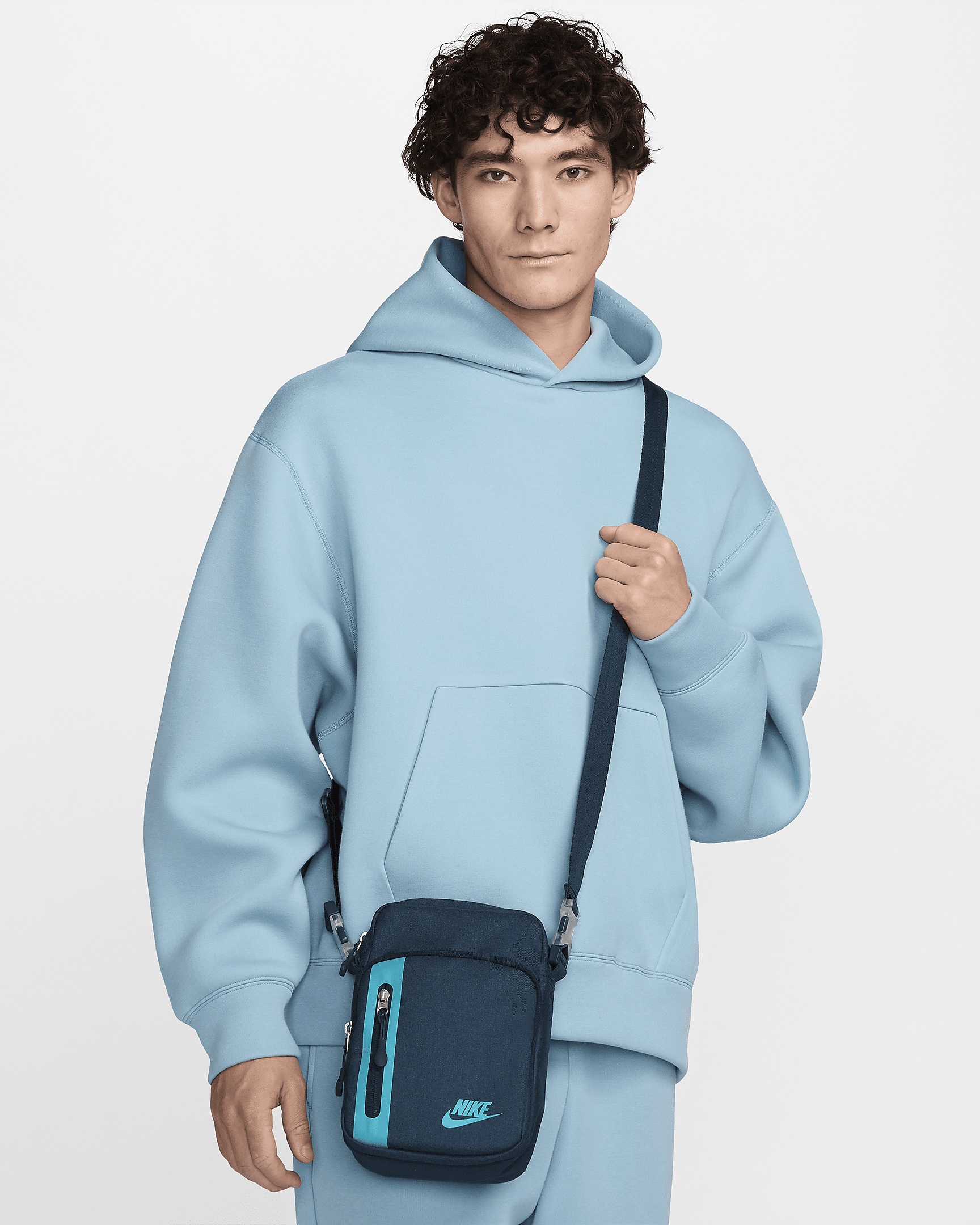 Nike Elemental Premium Crossbody Bag (4L) - 1