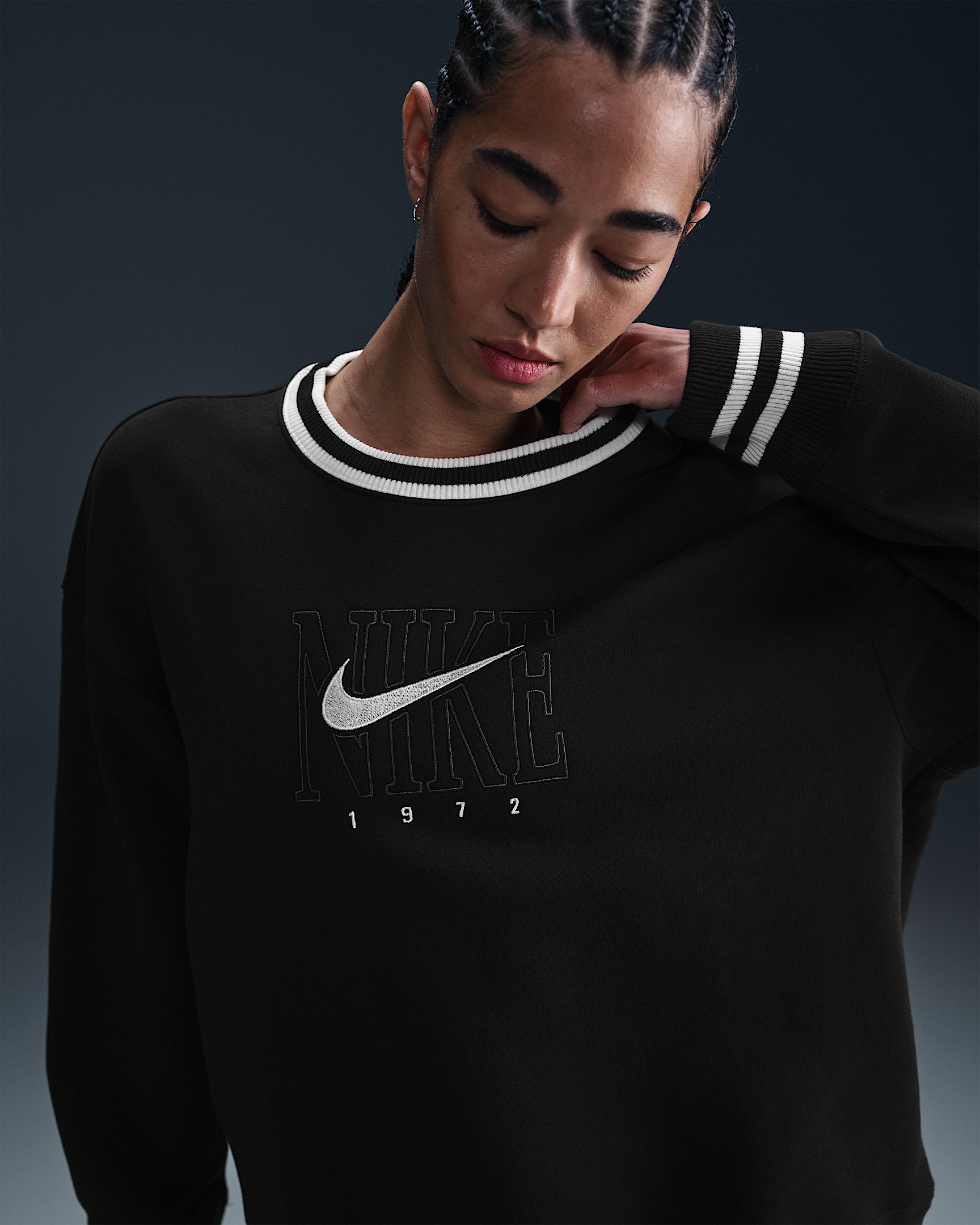 Nike Sportswear Phoenix Fleece Women's Oversized Graphic Crew-Neck Sweatshirt - 3