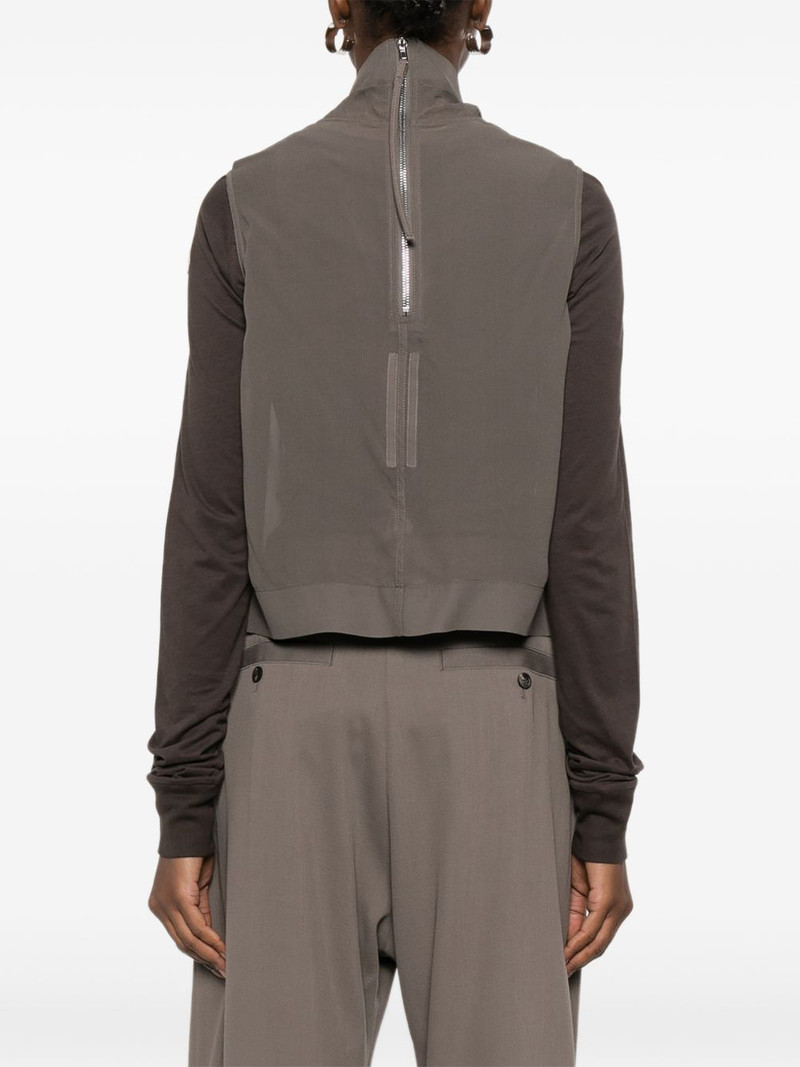 zip-fastening vest 4