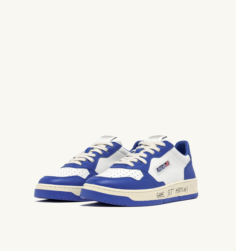 AUTRY MEDALIST LOW SNEAKERS IN WHITE AND PALACE BLUE LEATHER WITH LETTERING outlook
