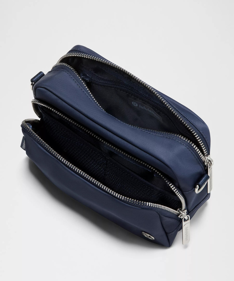 Everywhere Crossbody Bag 2L *Metal Hardware 5