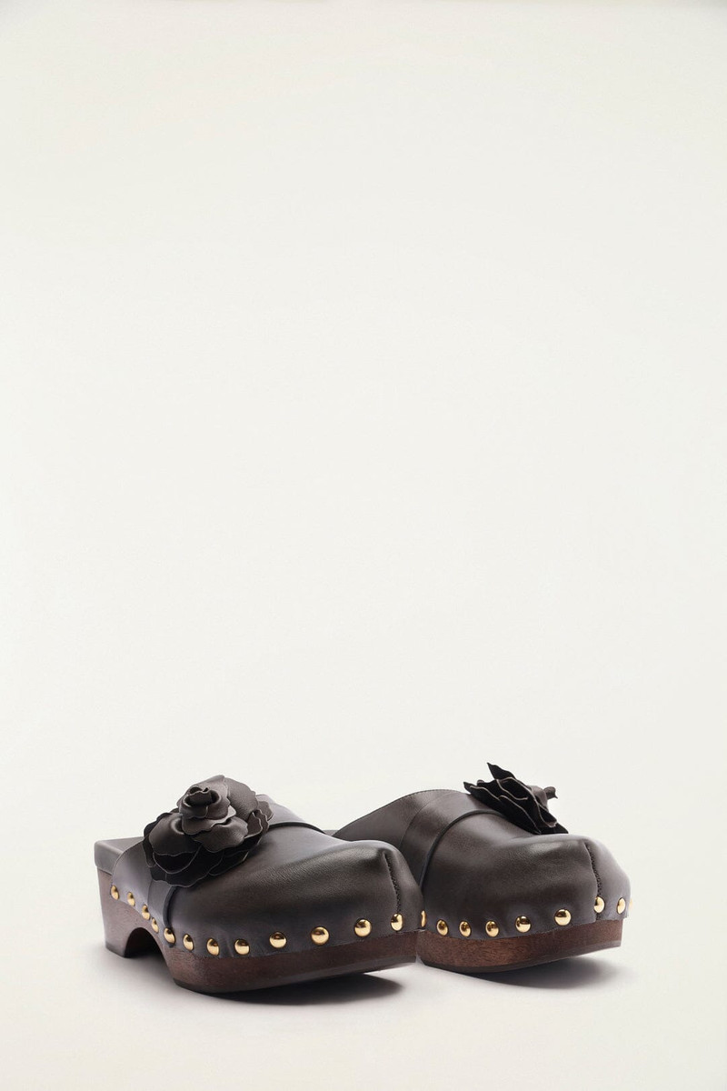 FARM RIO Dark Brown Flower Clog outlook