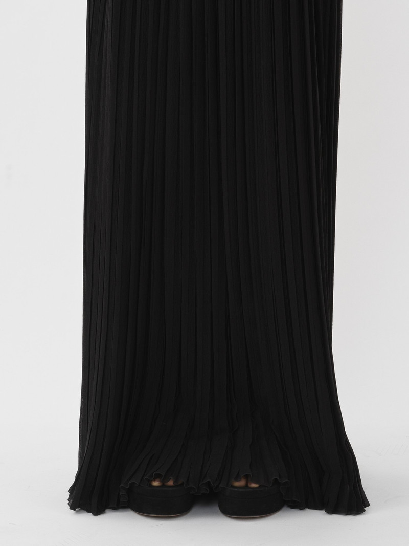 OFF-THE-SHOULDER EVENING GOWN 7